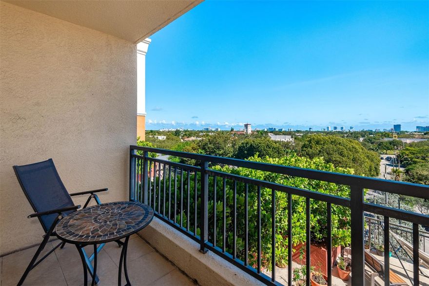 GREAT SEASONAL RENTAL SHORT DISTANCE TO LAS OLAS. RECENTLY UPDATED AND FRESHLY PAINTED. VERY WELL EQUIPPED JUST BRING YOUR SUITCASE. OPEN FLOOR PLAN WITH LOTS OF NATURAL LIGHT. MASTER BEDROOM WITH LARGE WALKING CLOSET AND MASTER BATH WITH SEPARATE TUB AND SHOWER. 3 PARKING SPACES, RESORT STYLE AMENITIES INCLUDE, INFINITY POOL WITH CABANAS, OVERSIZE JACUZZI, FITNESS CENTER, 24 HOURS FRONT DESK, VALET PARKING, JUST A FEW BLOCK TO FINE DINING, SHOPS, ART GALLERIES AND MUCH MORE.... CLOSE DISTANCE TO BEACHES, AIRPORT AND PORT.