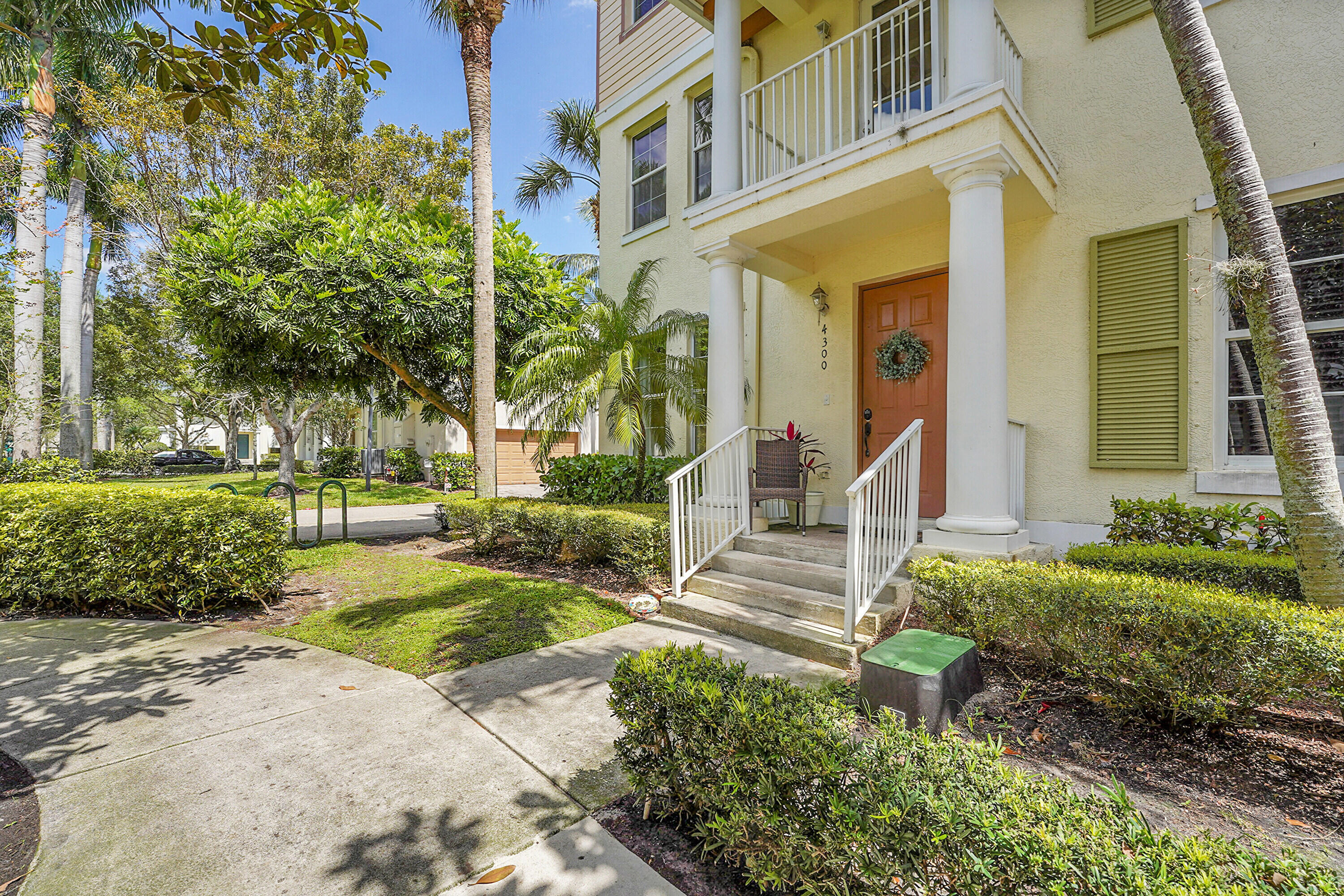 4300 Blowing Point Place