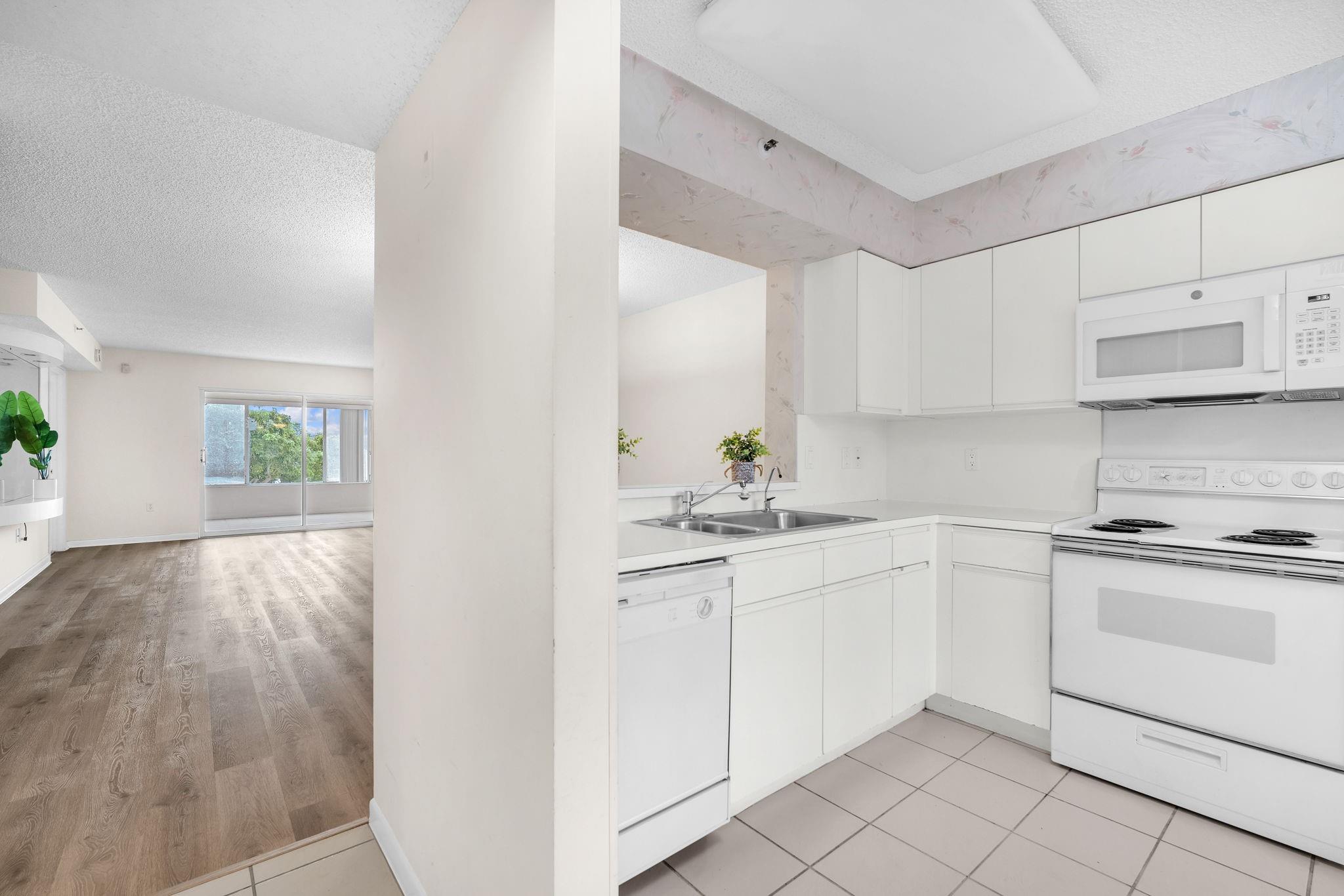 HUNTINGTON POINTE - Residential