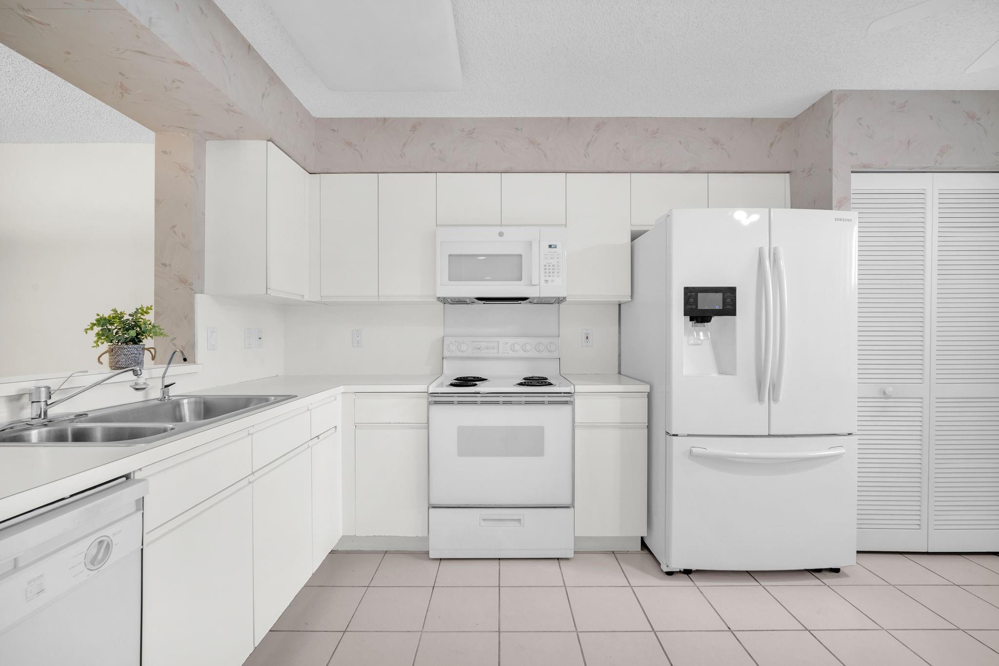 HUNTINGTON POINTE - Residential