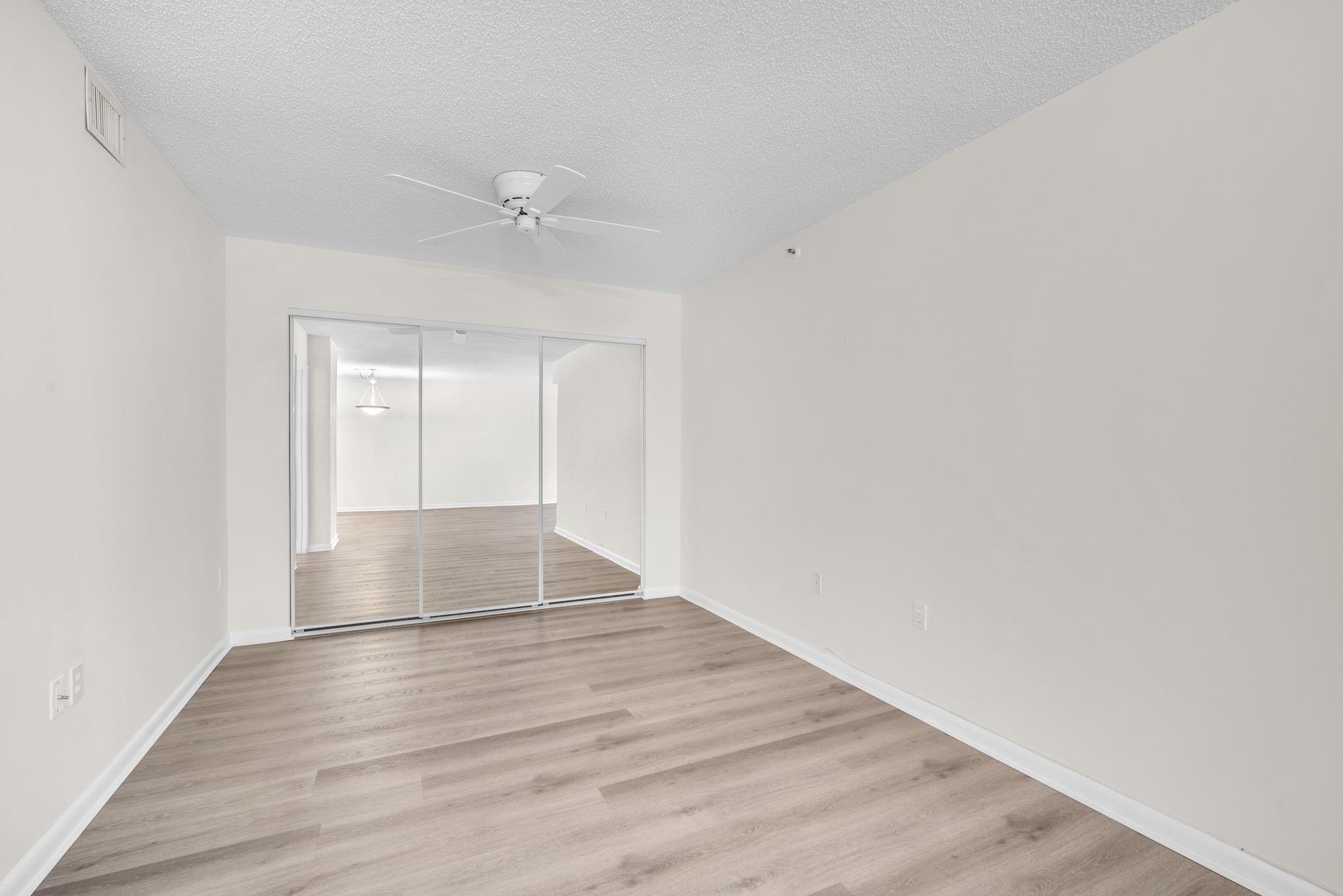 HUNTINGTON POINTE - Residential