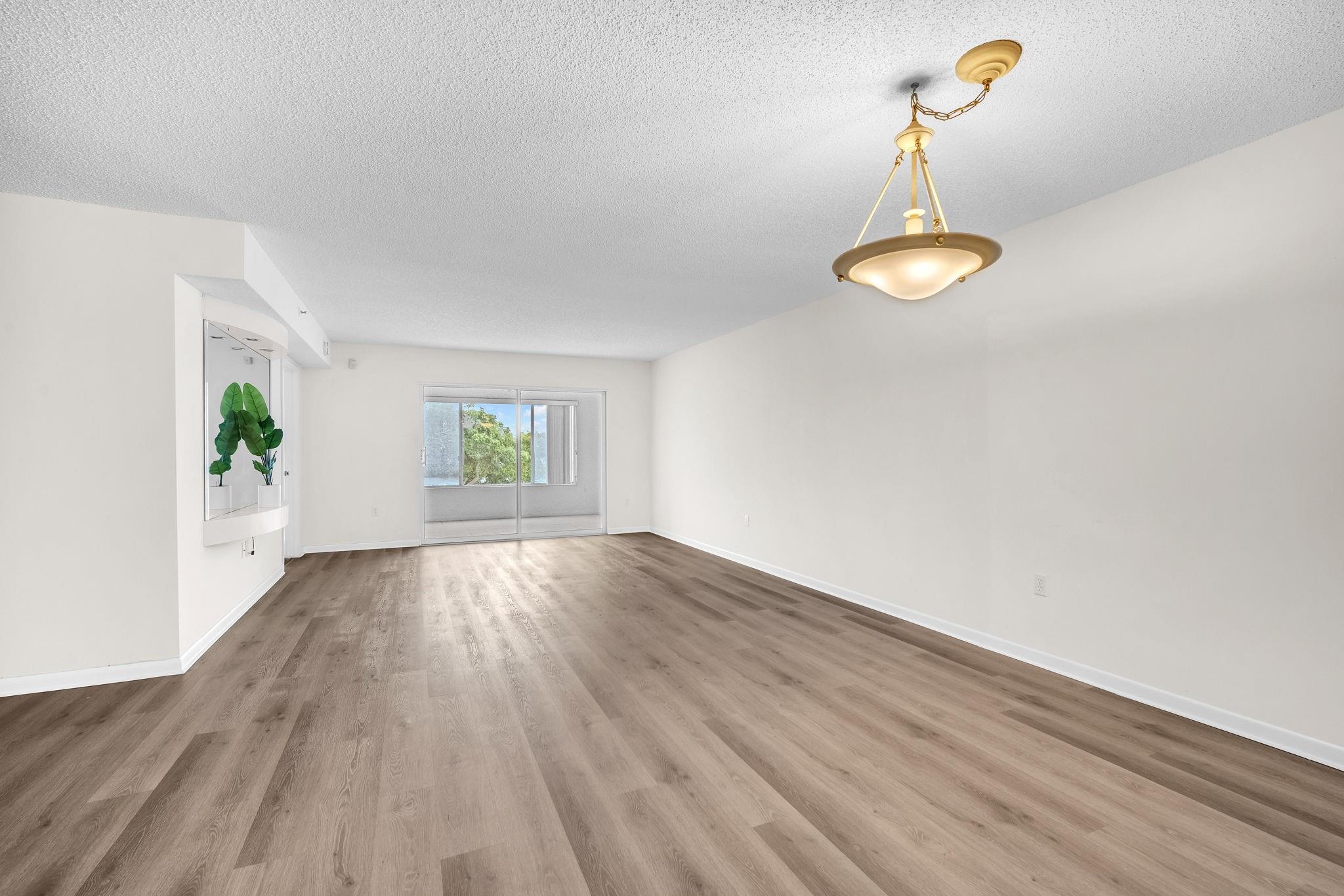 HUNTINGTON POINTE - Residential