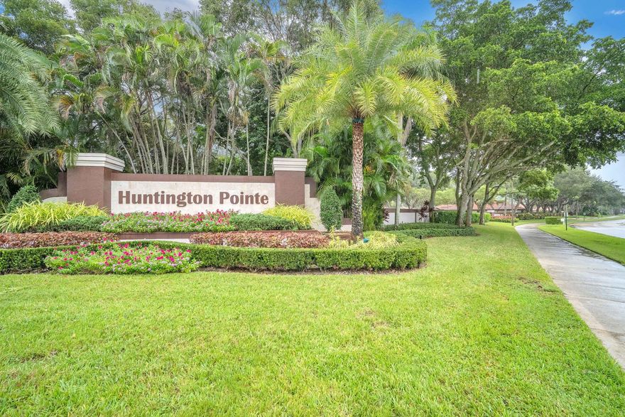 DON'T MISS OUT ON THIS BEAUTIFULLY MAINTAINED 2/2 + DEN/OFFICE CONDO IN HUNTINGTON POINTE.  THIS BRIGHT AND AIRY THIRD FLOOR CONDO HAS A SPACIOUS GREAT ROOM WITH ADDITIONAL INSET IDEAL FOR MEDIA ROOM, DEN OR HOME OFFICE. LAMINATE FLOORING IN LIVING AREAS.  SAMSUNG 25 CU. FT. FRENCH DOOR REFRIGERATOR.  2ND BATHROOM RENOVATED WITH QUARTZ VANITY.  RHEEM A/C 2015.  GE MICROWAVE 2021. GORGEOUS FULL LAKE VIEW FROM AIR CONDITIONED FLORIDA ROOM.  FULL SIZED WASHER AND DRYER INSIDE UNIT.  HUNTINGTON POINTE HAS A NEWLY RENOVATED 50,000 SQ FT CLUBHOUSE WHICH WILL BE OPENING SOON. ENJOY THE CAFE FOR BREAKFAST AND LUNCH.  ALSO AVAILABLE - PICKELBALL, TENNIS, BOCCE, INDOOR AND OUTDOOR POOLS, 600 SEAT PERFORMING ARTS THEATER, ORGANIZED CLUBS, CARDS, BILLIARDS, LIBRARY AND MUCH MORE.