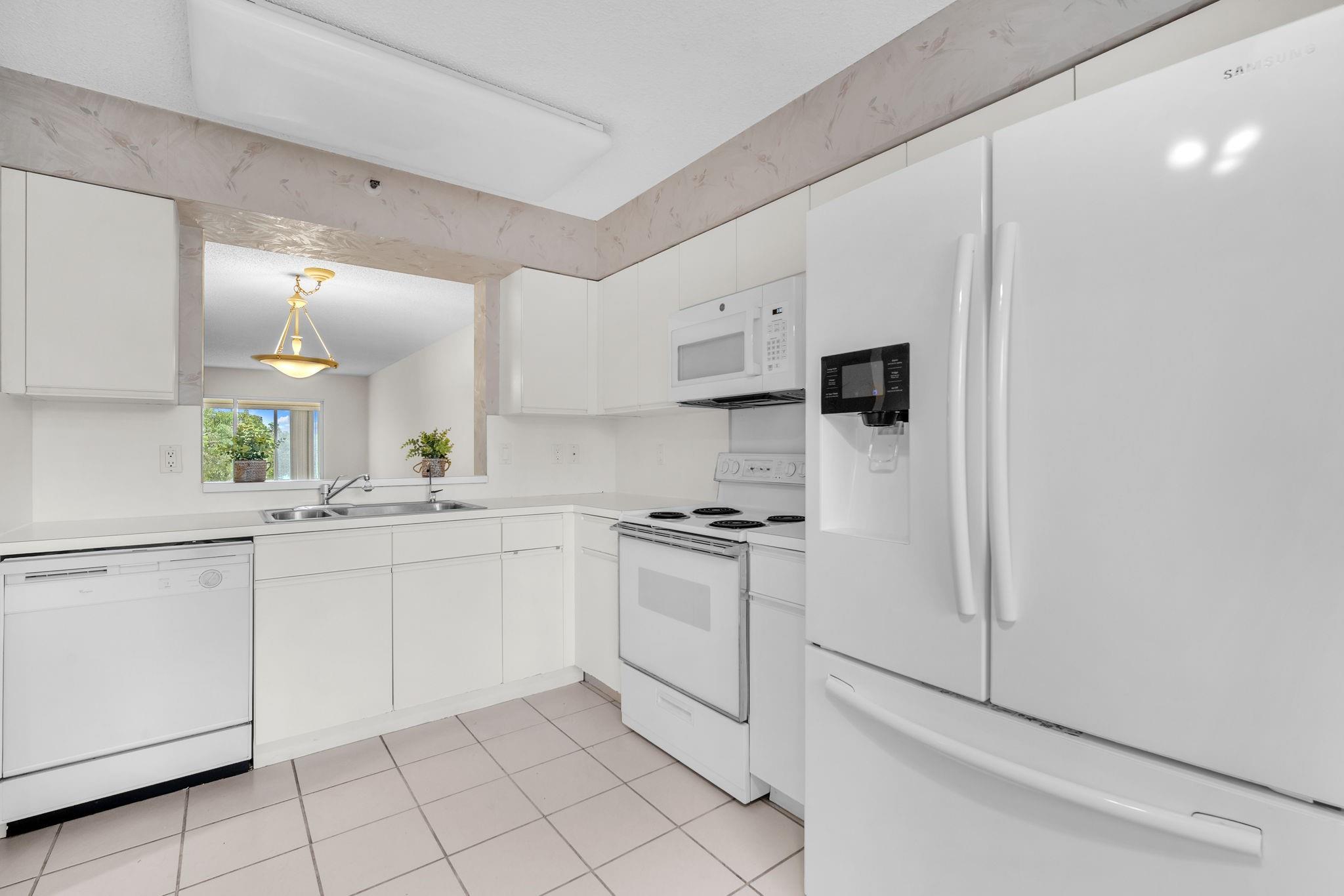 HUNTINGTON POINTE - Residential