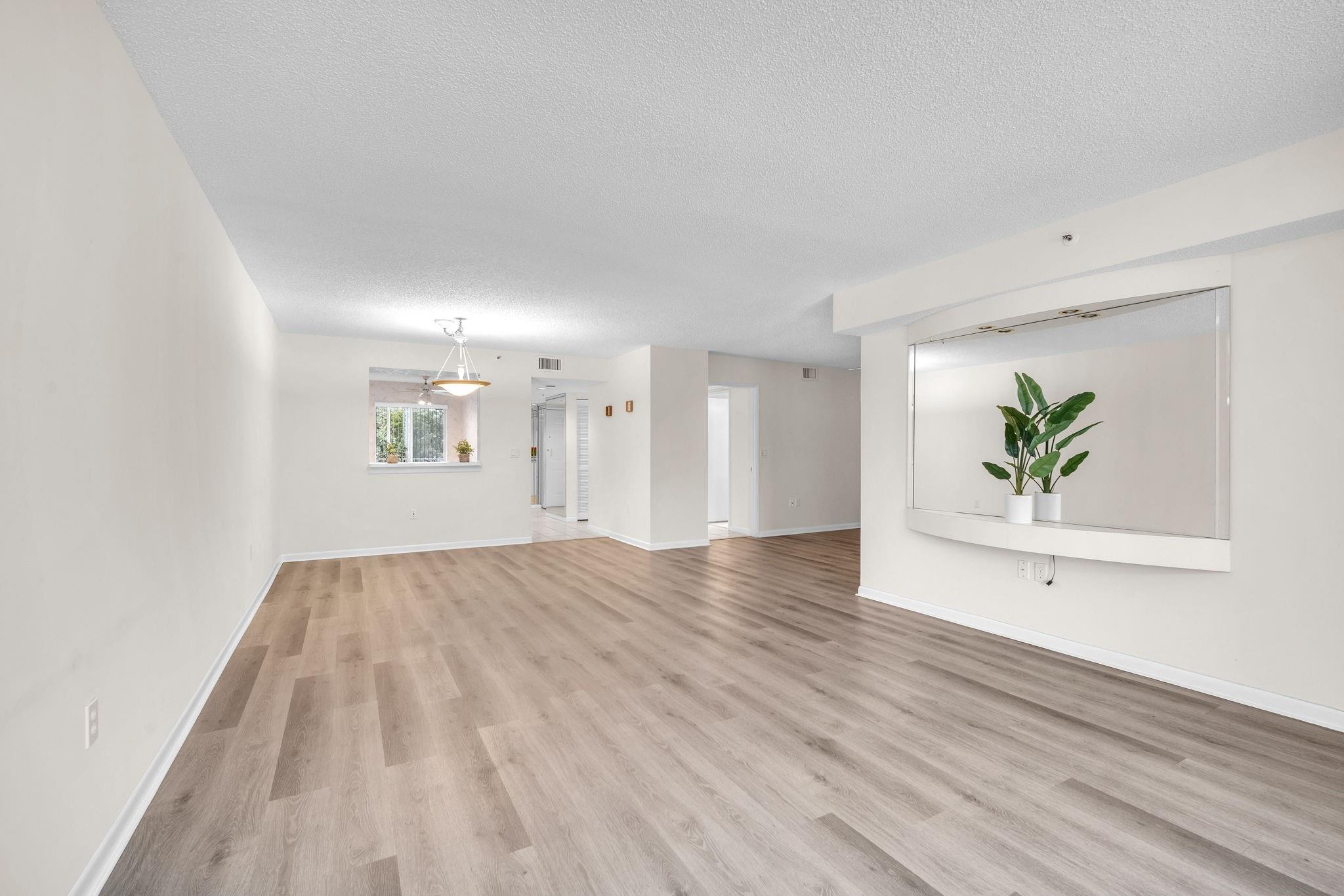 HUNTINGTON POINTE - Residential