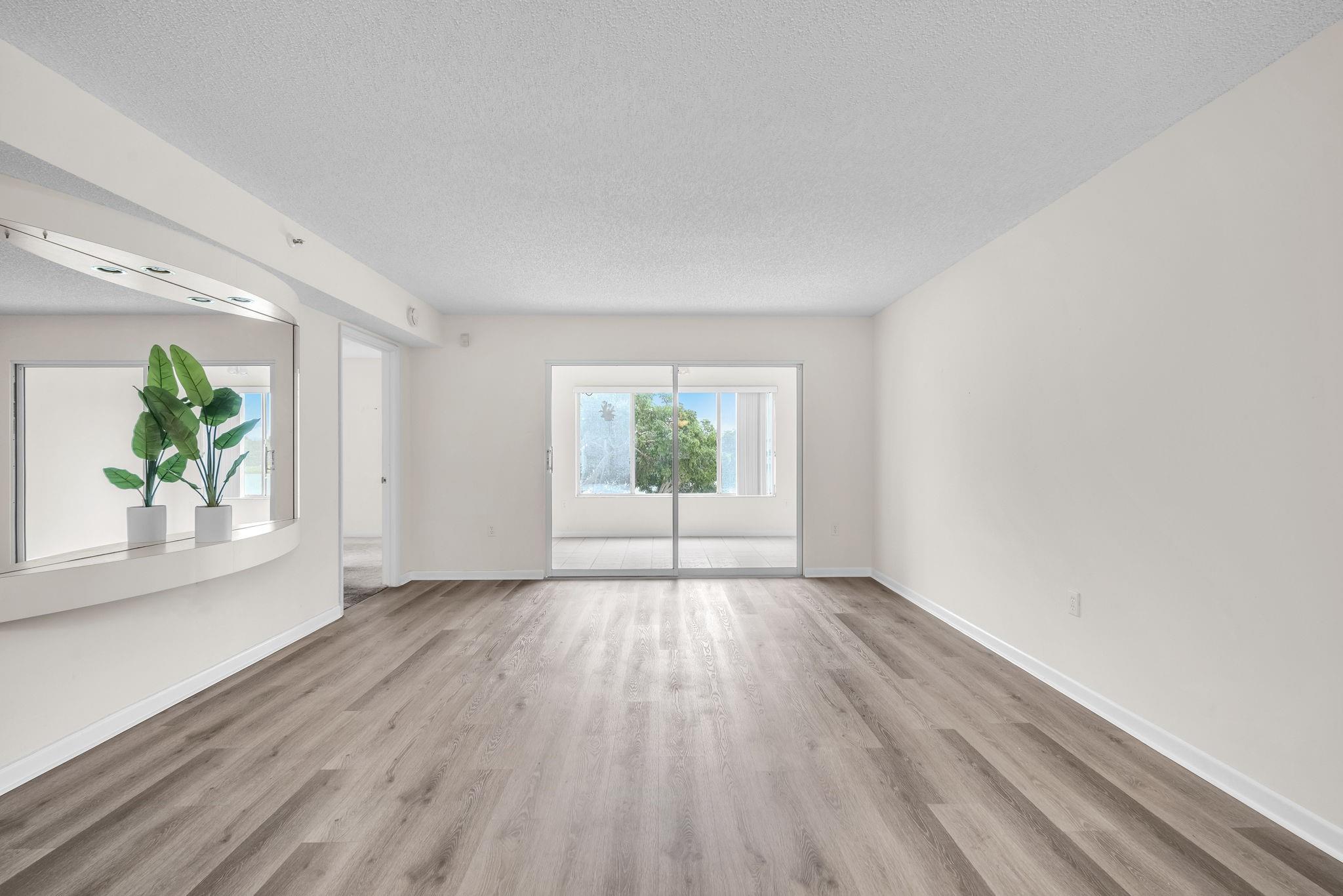 HUNTINGTON POINTE - Residential