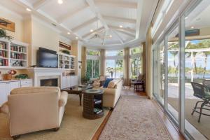 RIVERSIDE ON THE LOXAHATC - Residential