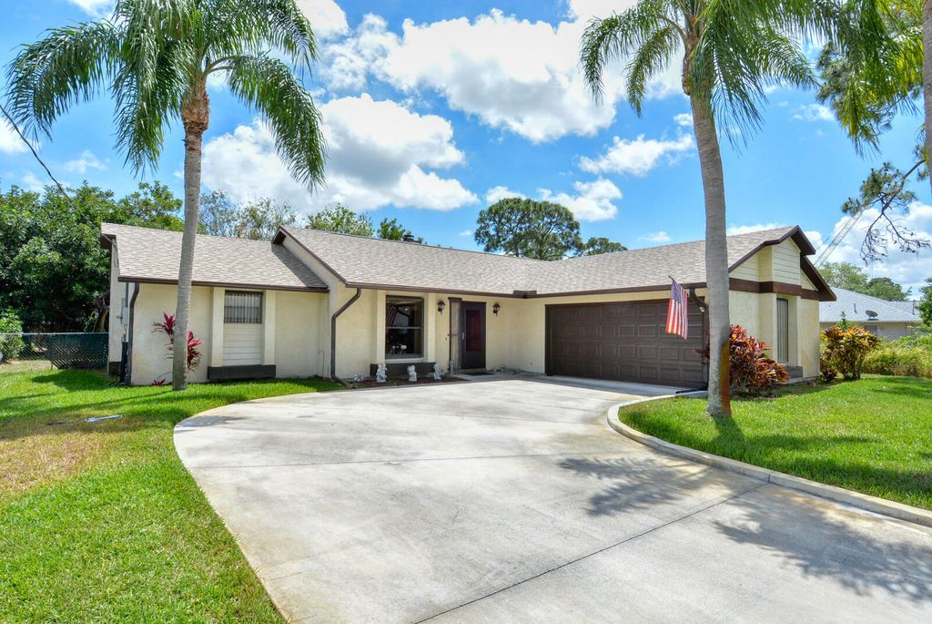 Photo of 1941 SE Fairfield Street, Port St Lucie, FL 34984 (MLS # R10878900)