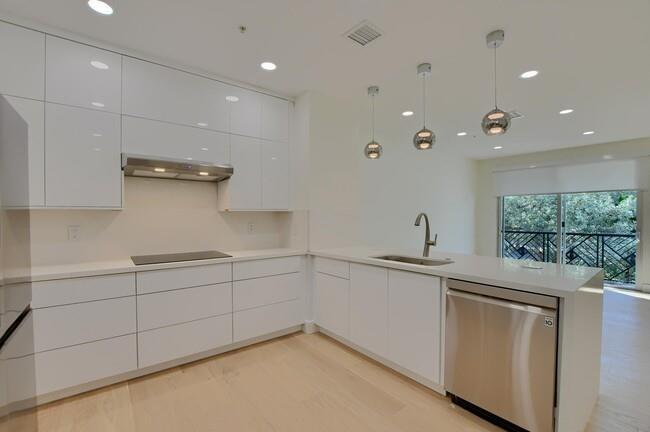 23 NW 4th Avenue