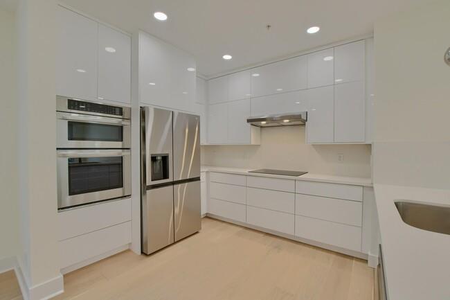 23 NW 4th Avenue