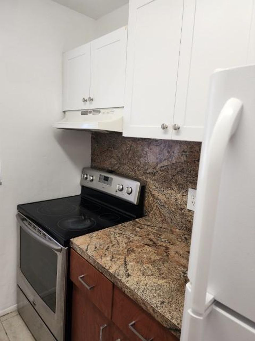 Corner Unit, Down Town Boca. Walking  distance to Boca Elementary, City Tennis, Library, Shopping, Downtown, about a mile to the Beach. Bike to FAU. This unit is currently leased for $1,800 a month, lease expires 4/30/24. A Lease friendly Condo for the investor, no age restrictions. Investors, this property as well as 5 others in owners inventory can be purchased in whole or part.