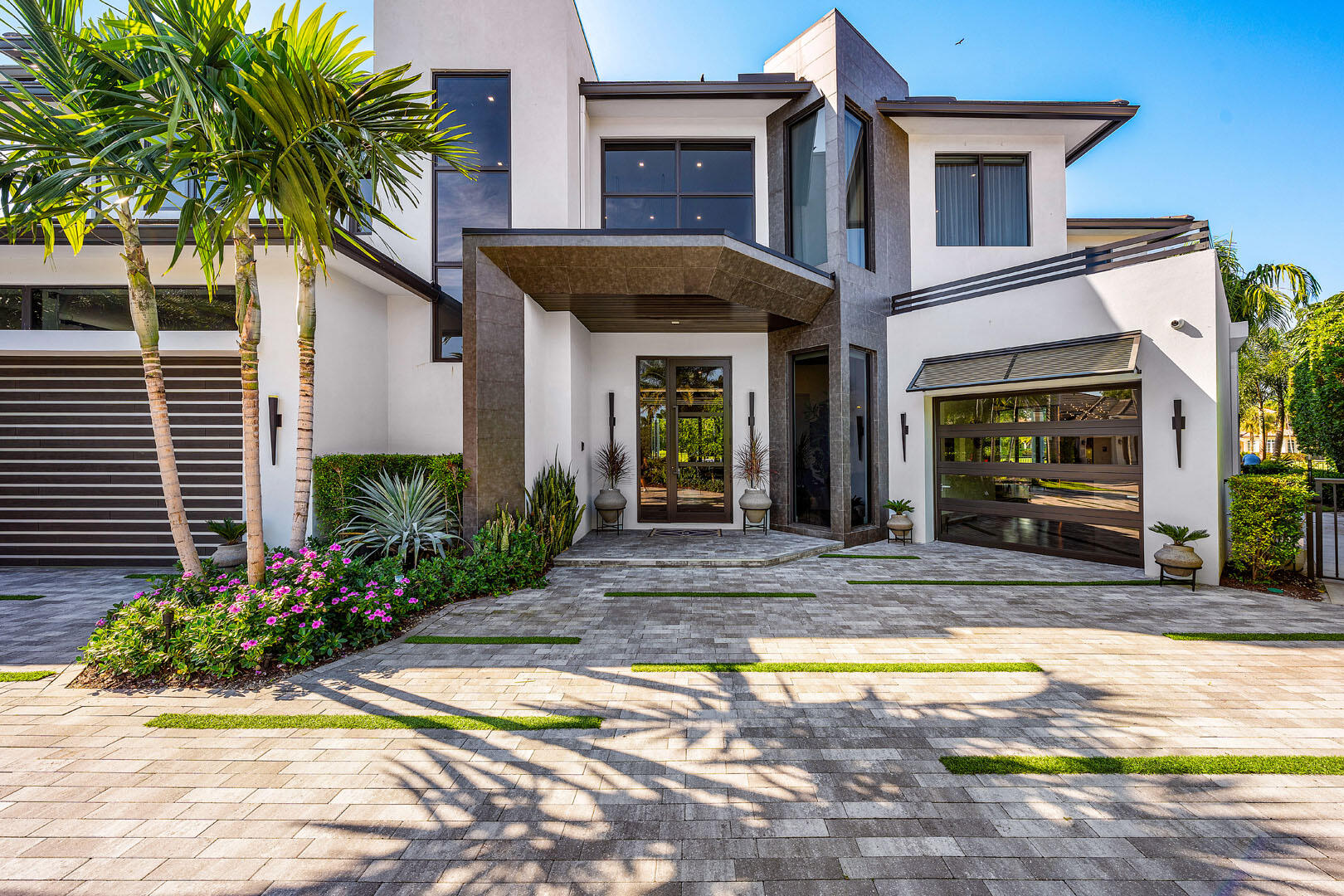 ROYAL PALM YACHT & COUNTRY CLUB - Residential