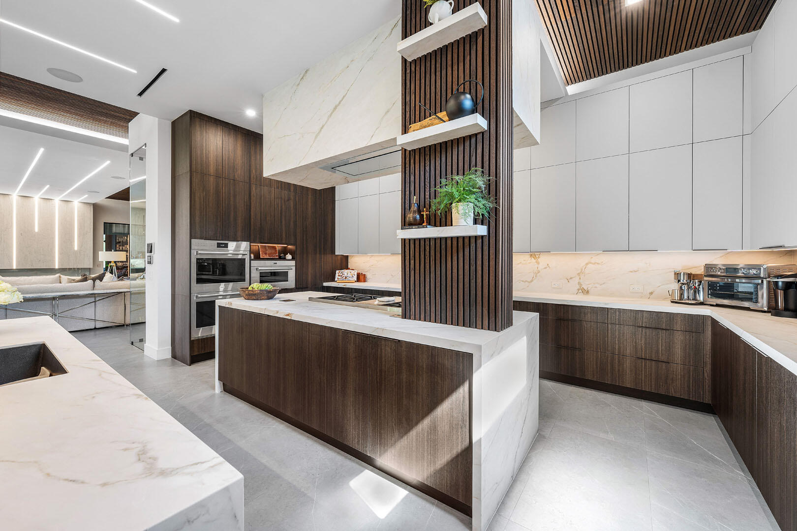 ROYAL PALM YACHT & COUNTRY CLUB - Residential