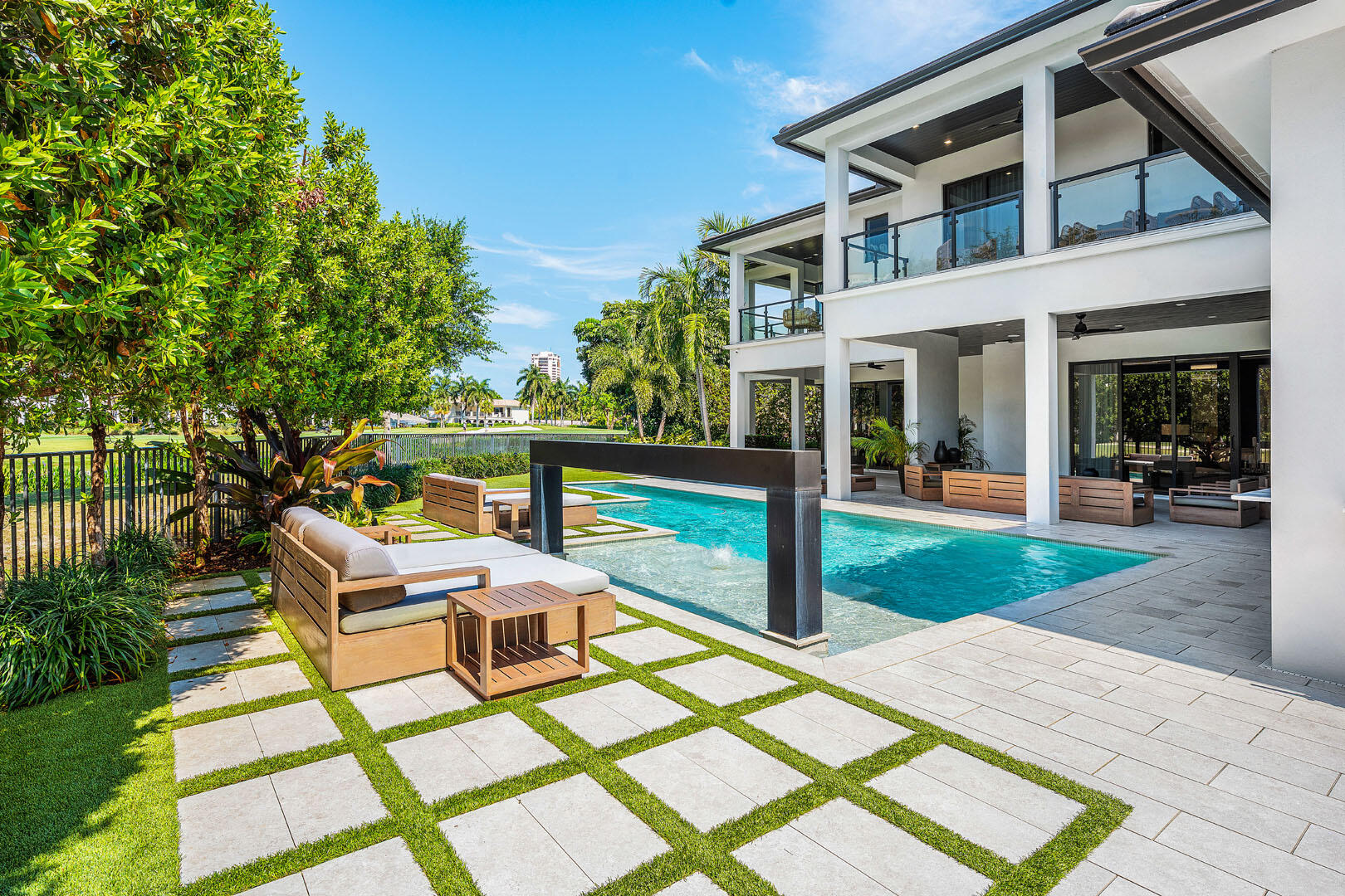 ROYAL PALM YACHT & COUNTRY CLUB - Residential