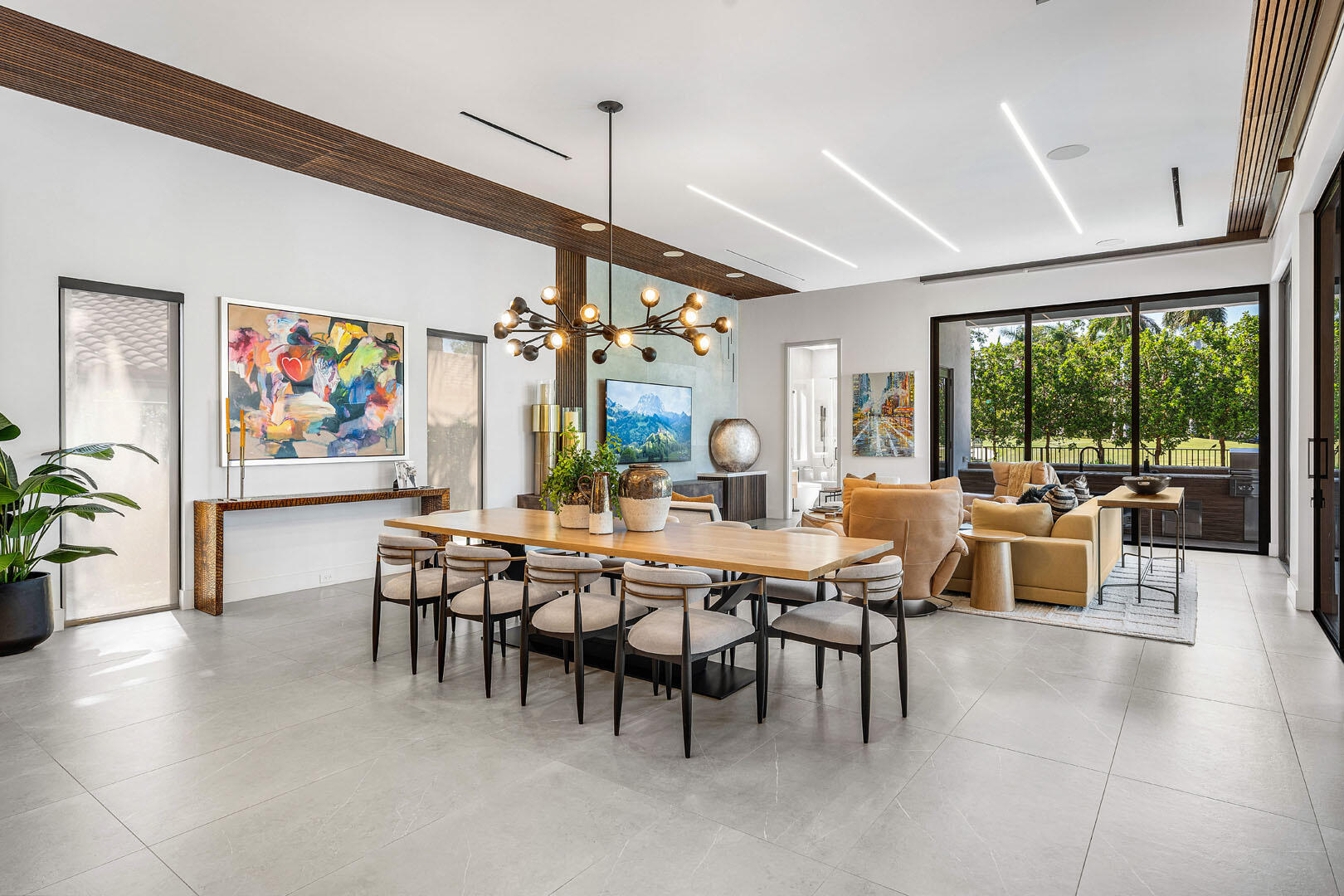 ROYAL PALM YACHT & COUNTRY CLUB - Residential