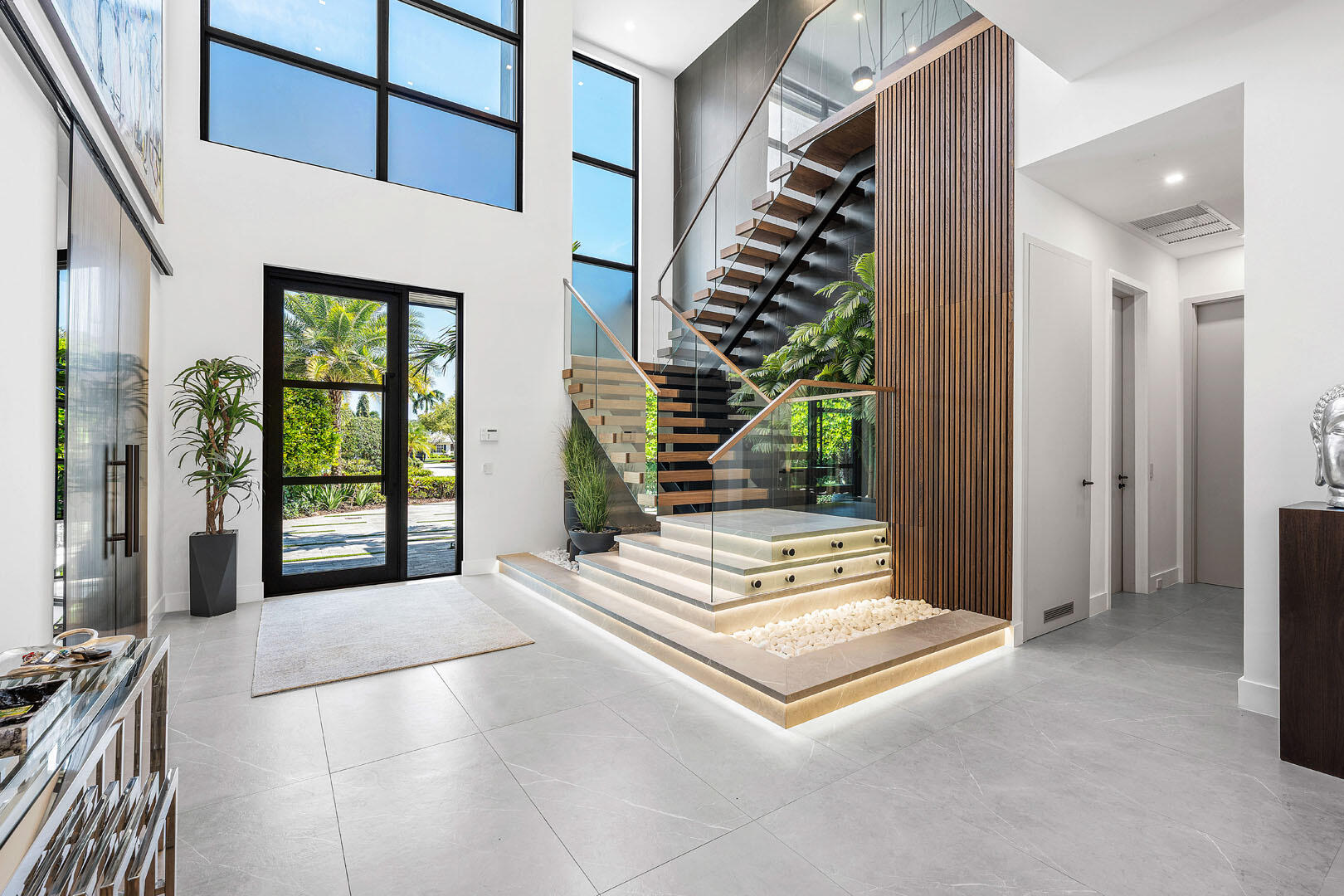 ROYAL PALM YACHT & COUNTRY CLUB - Residential