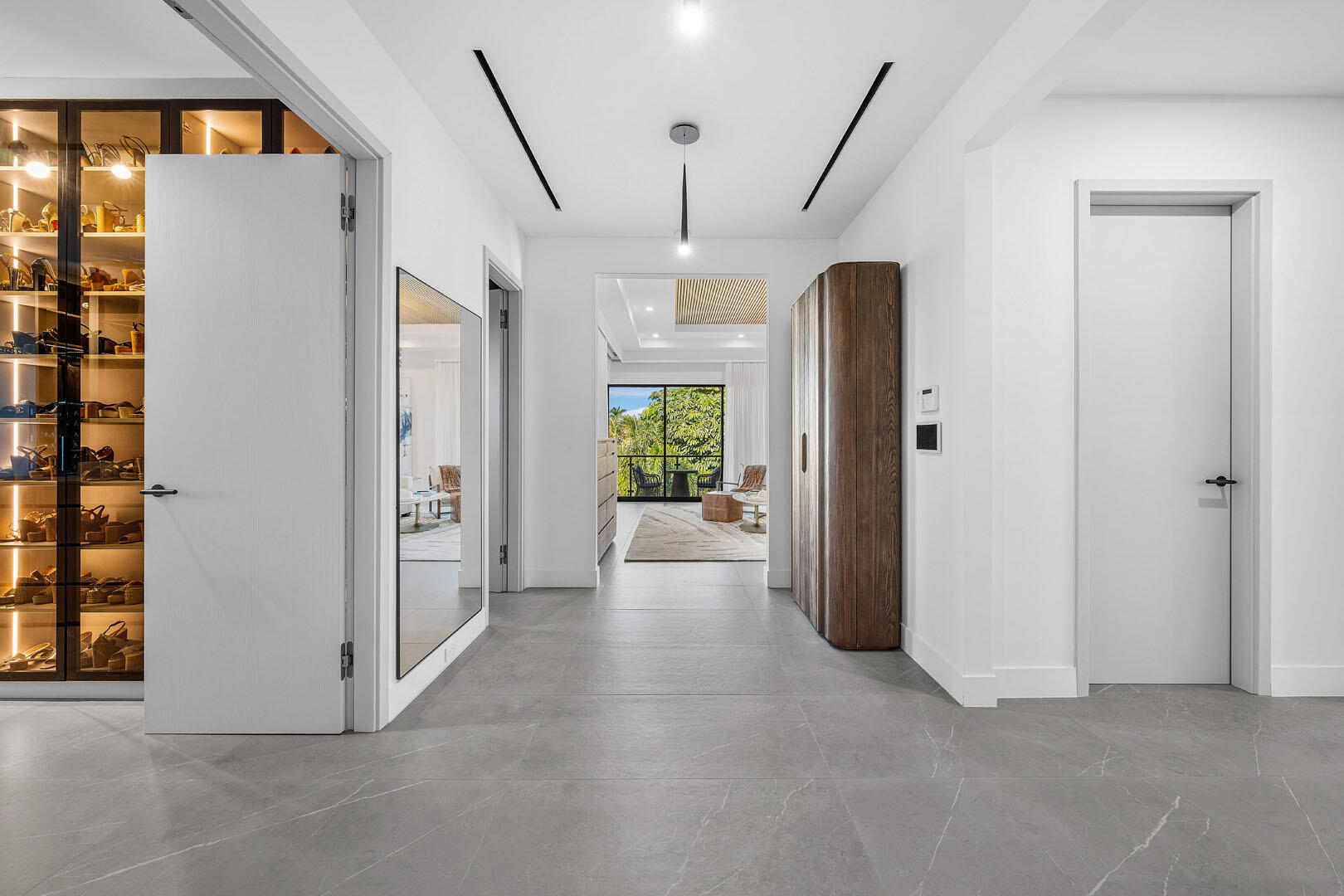 ROYAL PALM YACHT & COUNTRY CLUB - Residential