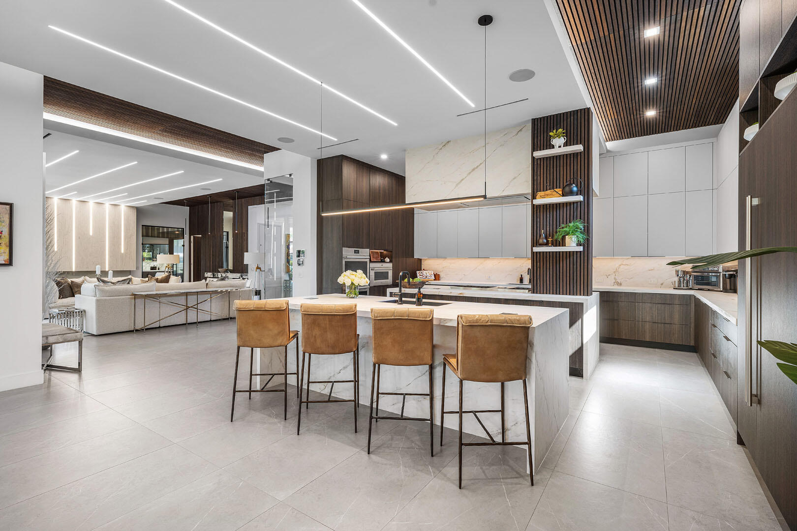 ROYAL PALM YACHT & COUNTRY CLUB - Residential