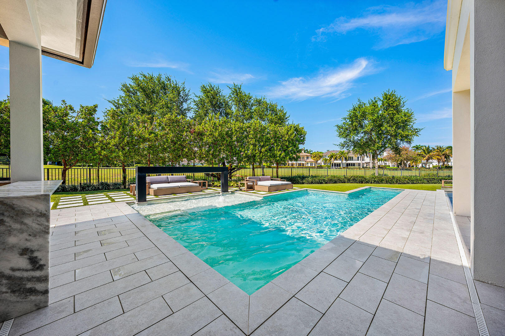 ROYAL PALM YACHT & COUNTRY CLUB - Residential