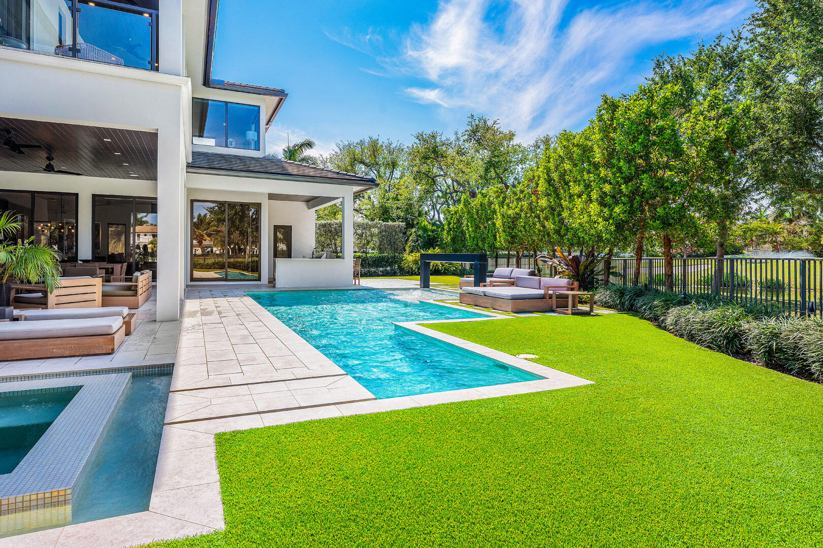 ROYAL PALM YACHT & COUNTRY CLUB - Residential