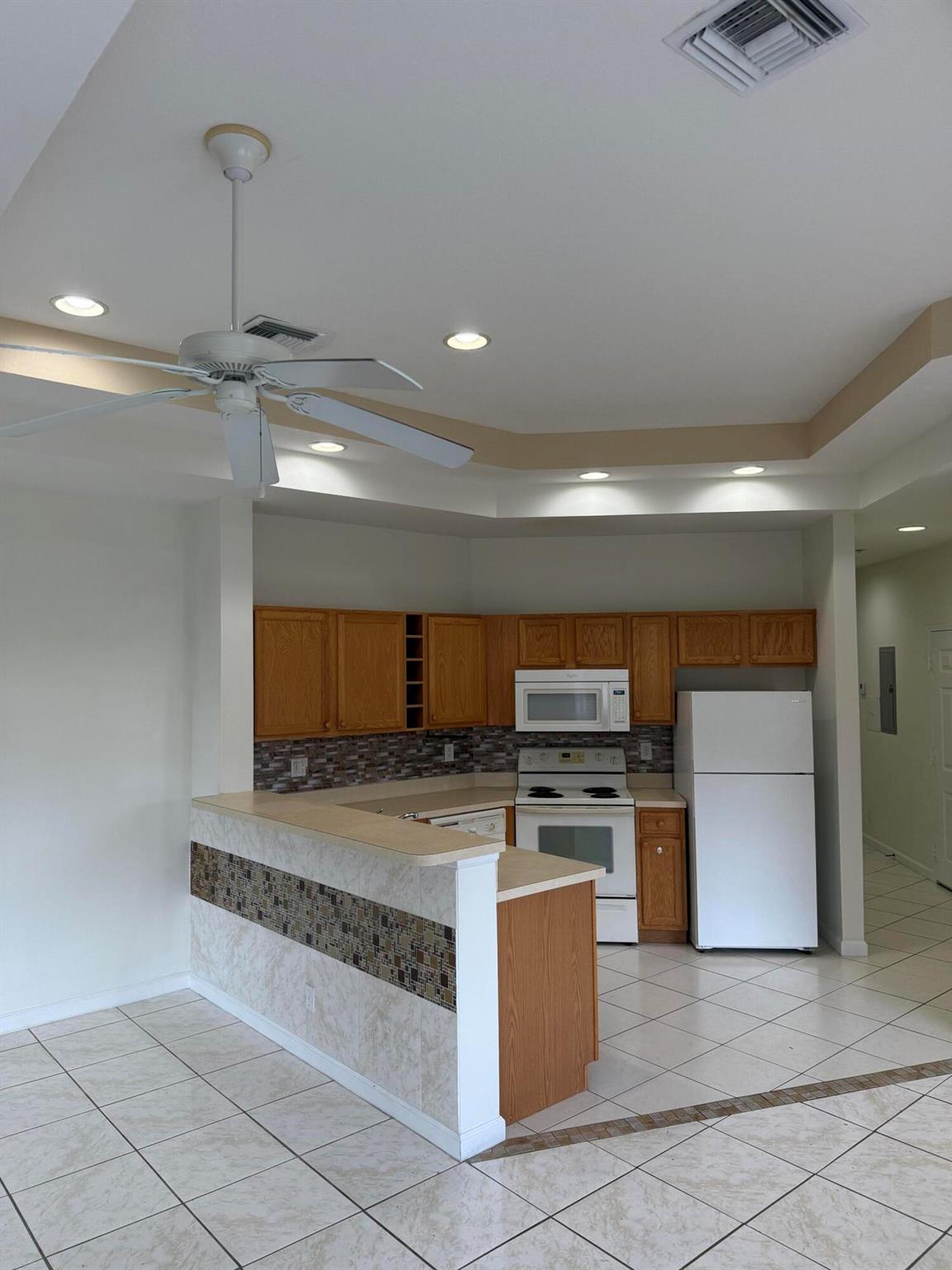 CASTLE PINES CONDOMINIUM - Residential Lease