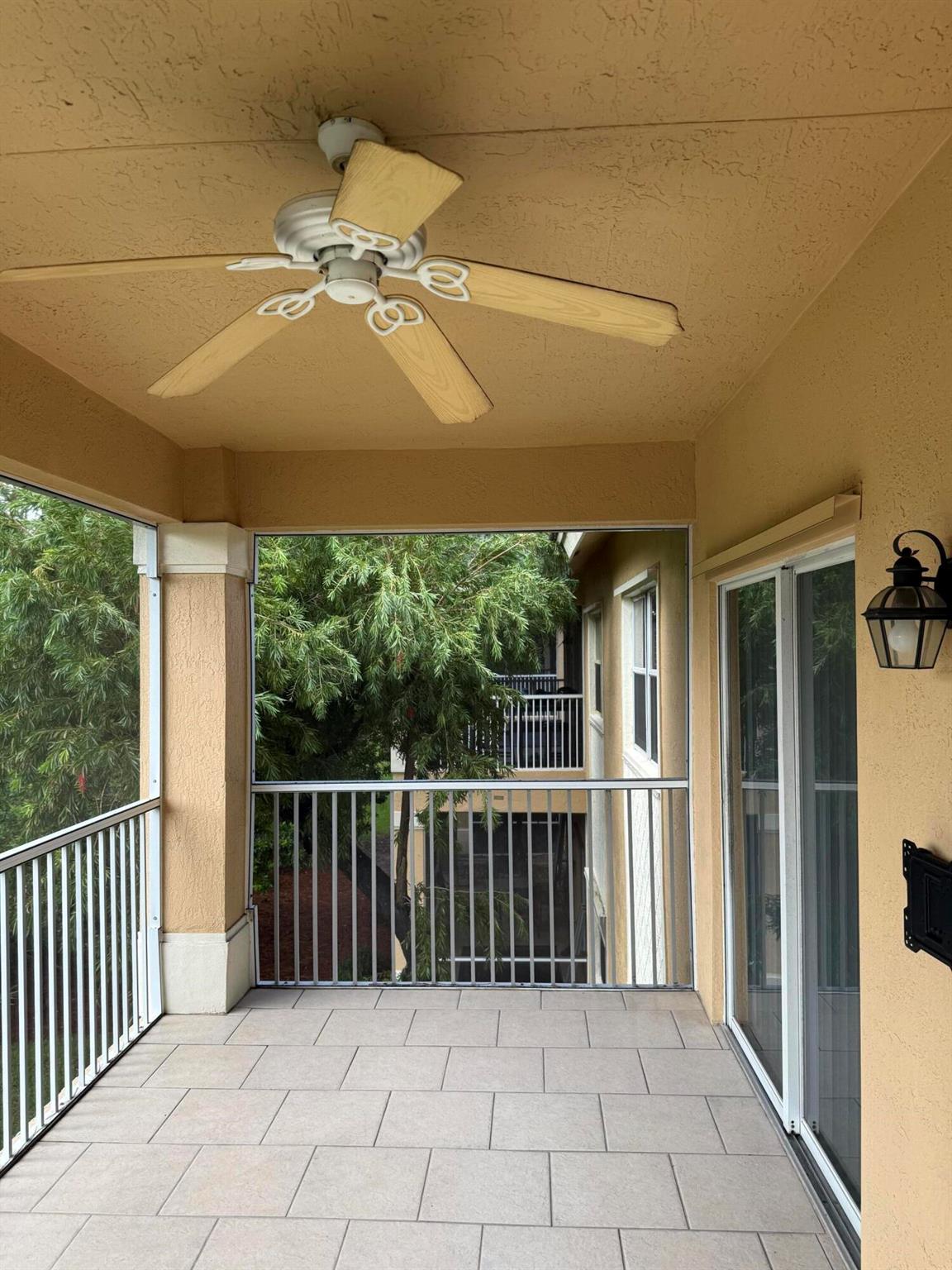 CASTLE PINES CONDOMINIUM - Residential Lease
