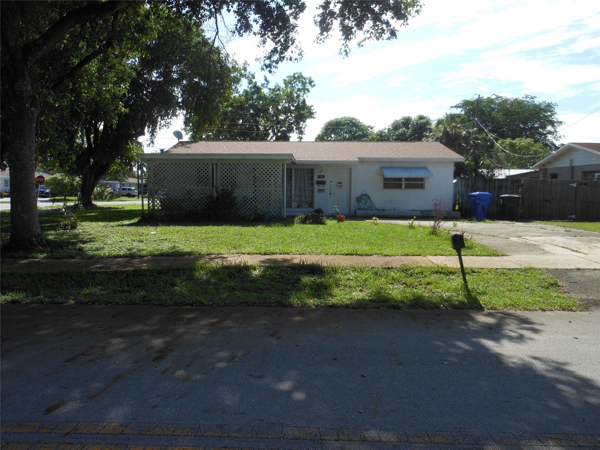 Great first-time 3/2 starter home in the Broadview area of Norh Lauderdale, sitting on a large 8000+ square foot corner lot. Roof less than two years. The property will need some upgrading. priced to seller.