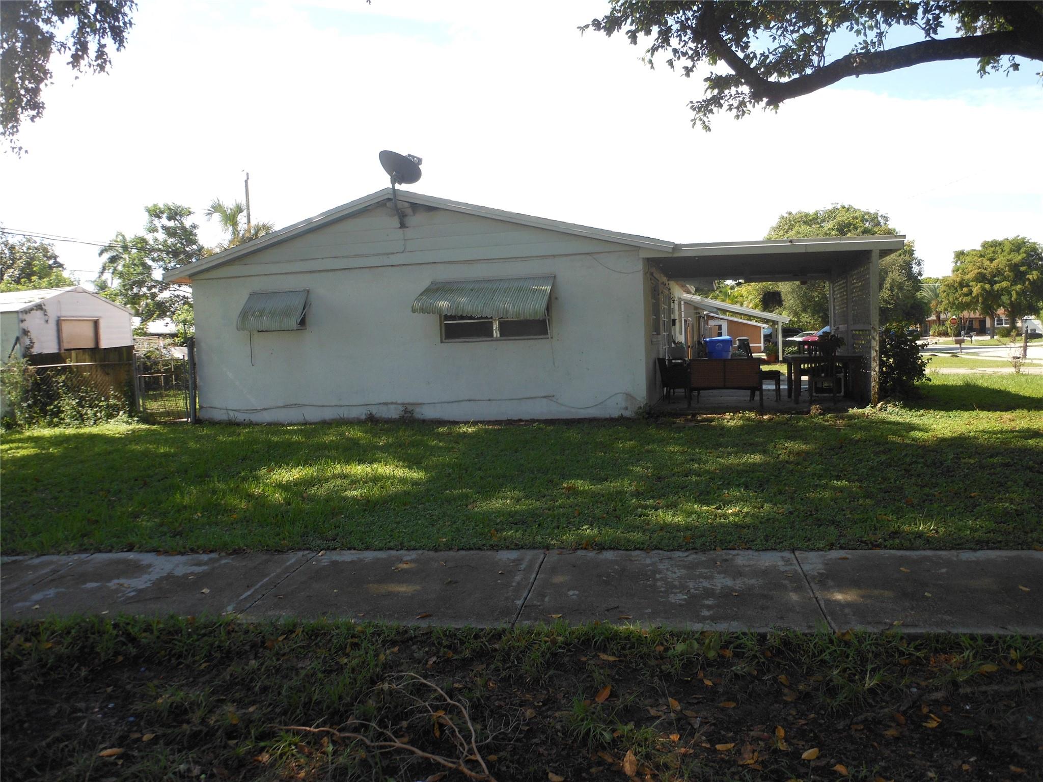 1700 SW 69th Ter