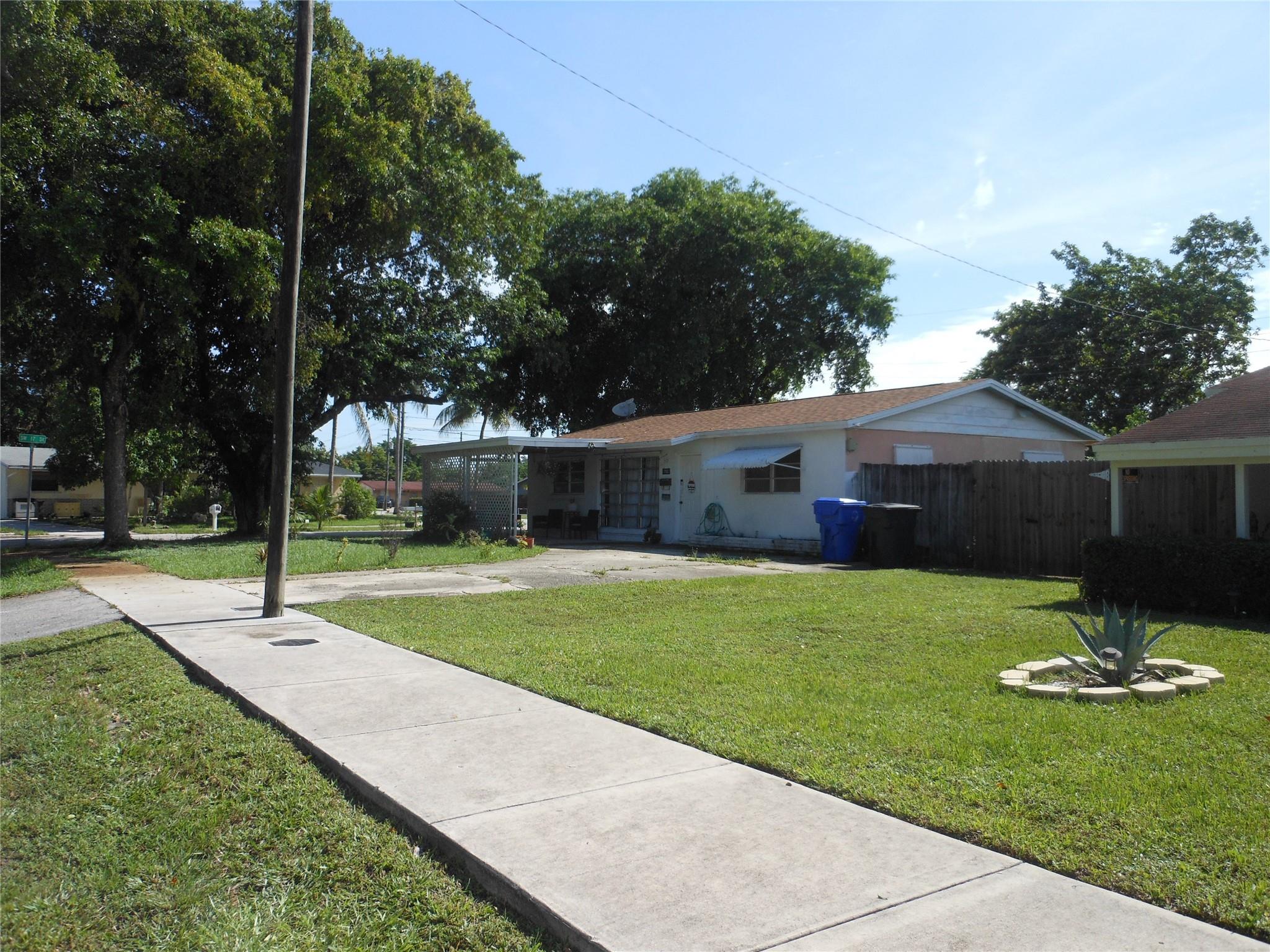 1700 SW 69th Ter
