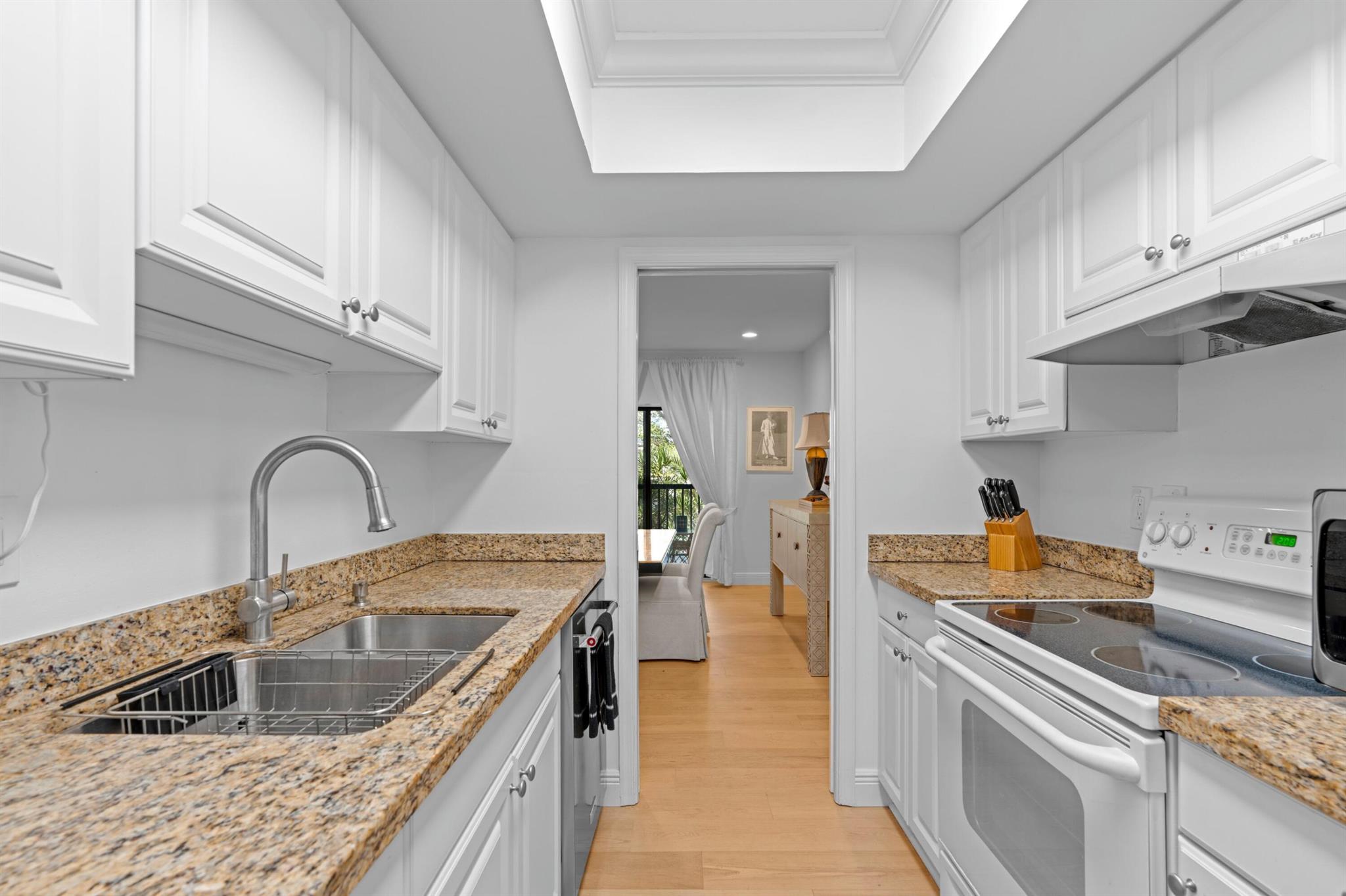 GOLF COTTAGES 2 CONDO - Residential