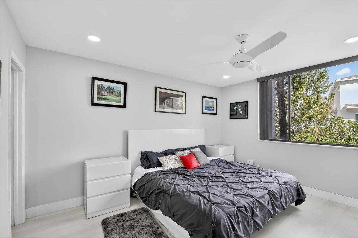 FOUNTAINS OF PALM BEACH CONDO 2 - Residential