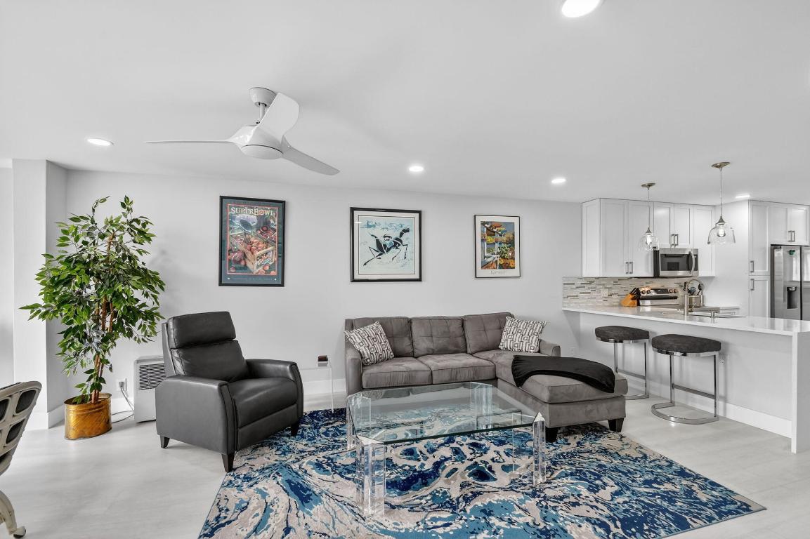 FOUNTAINS OF PALM BEACH CONDO 2 - Residential