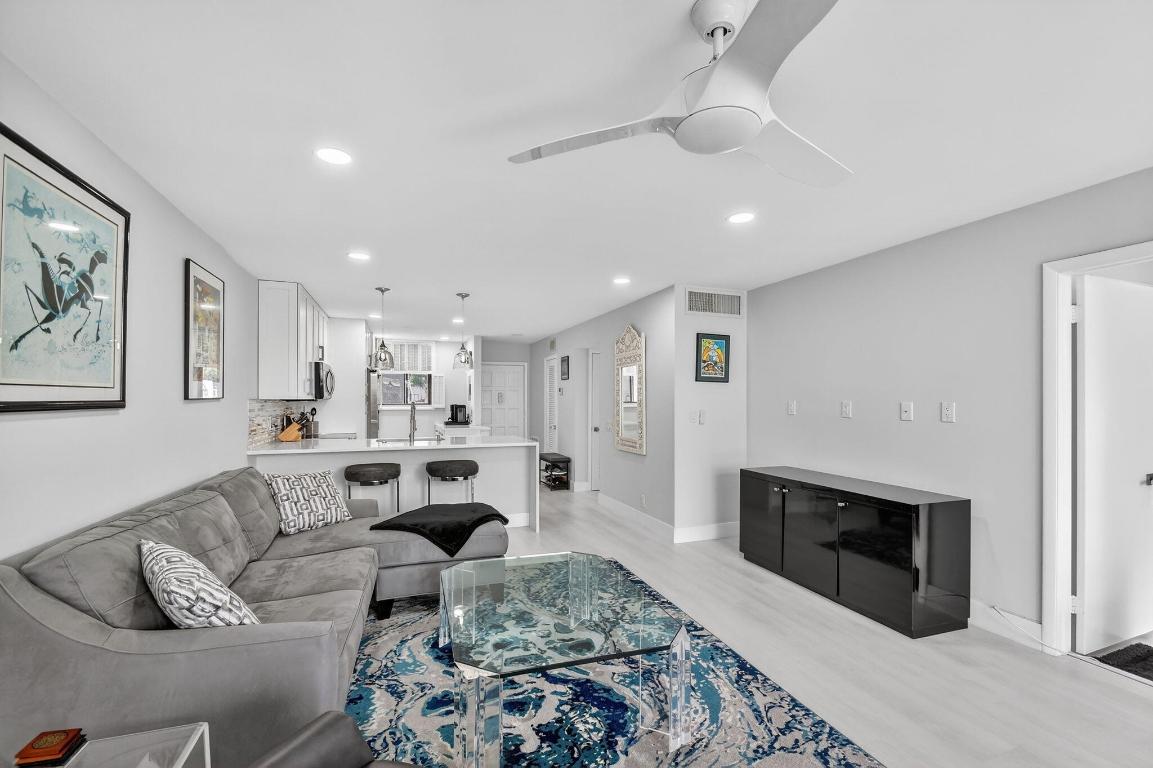 FOUNTAINS OF PALM BEACH CONDO 2 - Residential