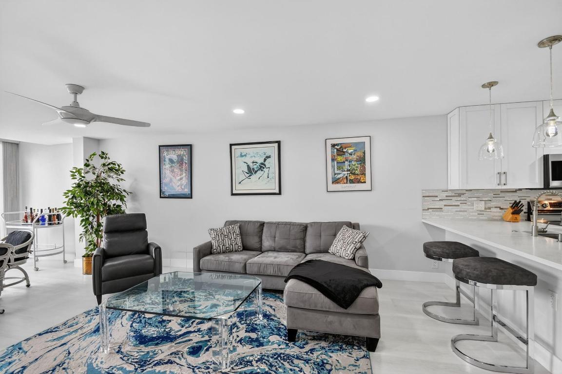 FOUNTAINS OF PALM BEACH CONDO 2 - Residential