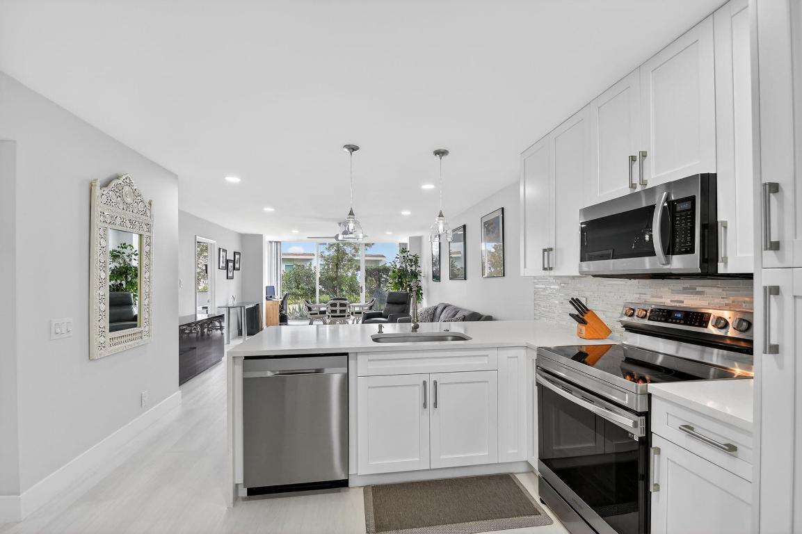 FOUNTAINS OF PALM BEACH CONDO 2 - Residential