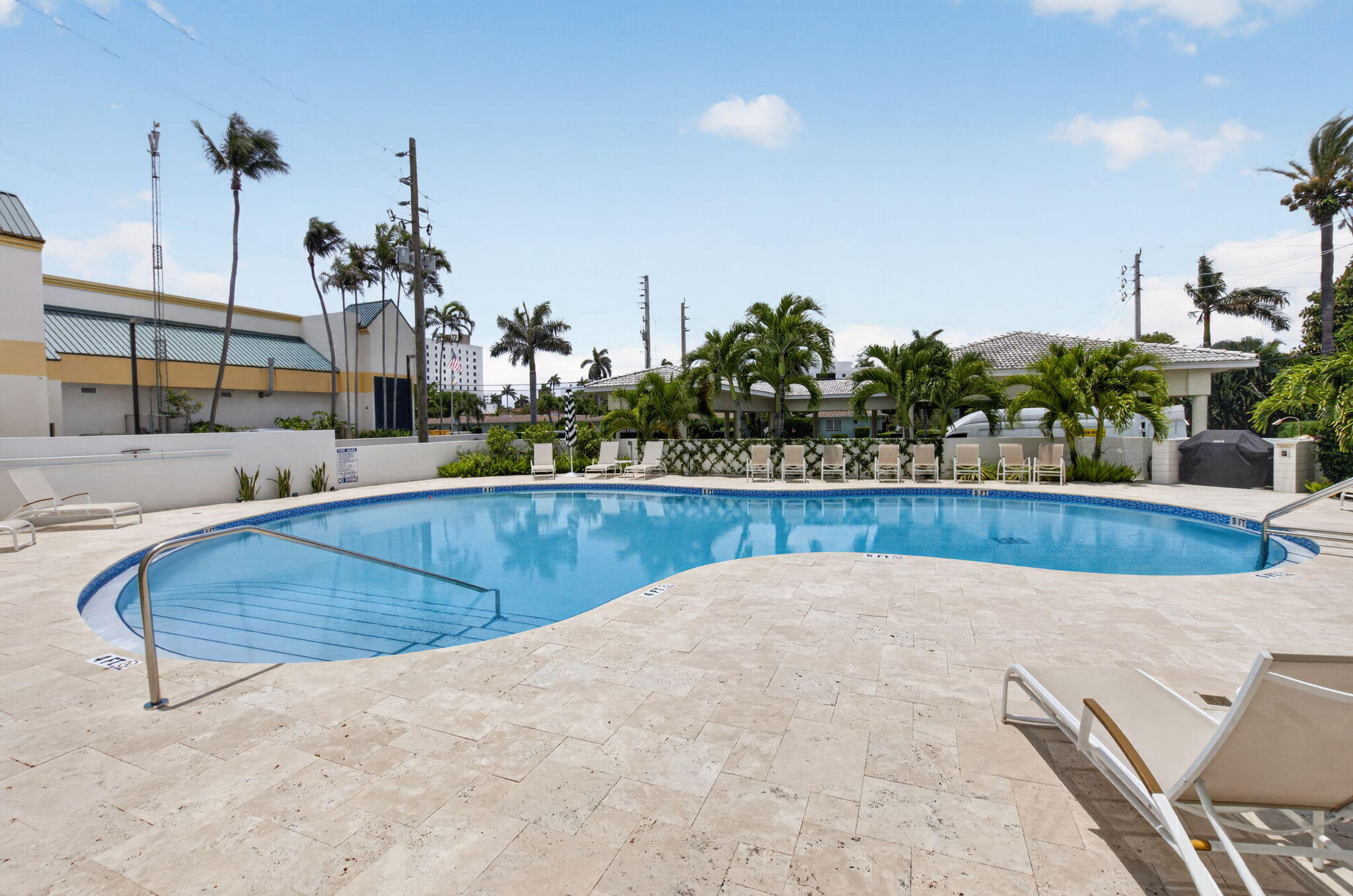 MANOR HOUSE CONDO - Residential