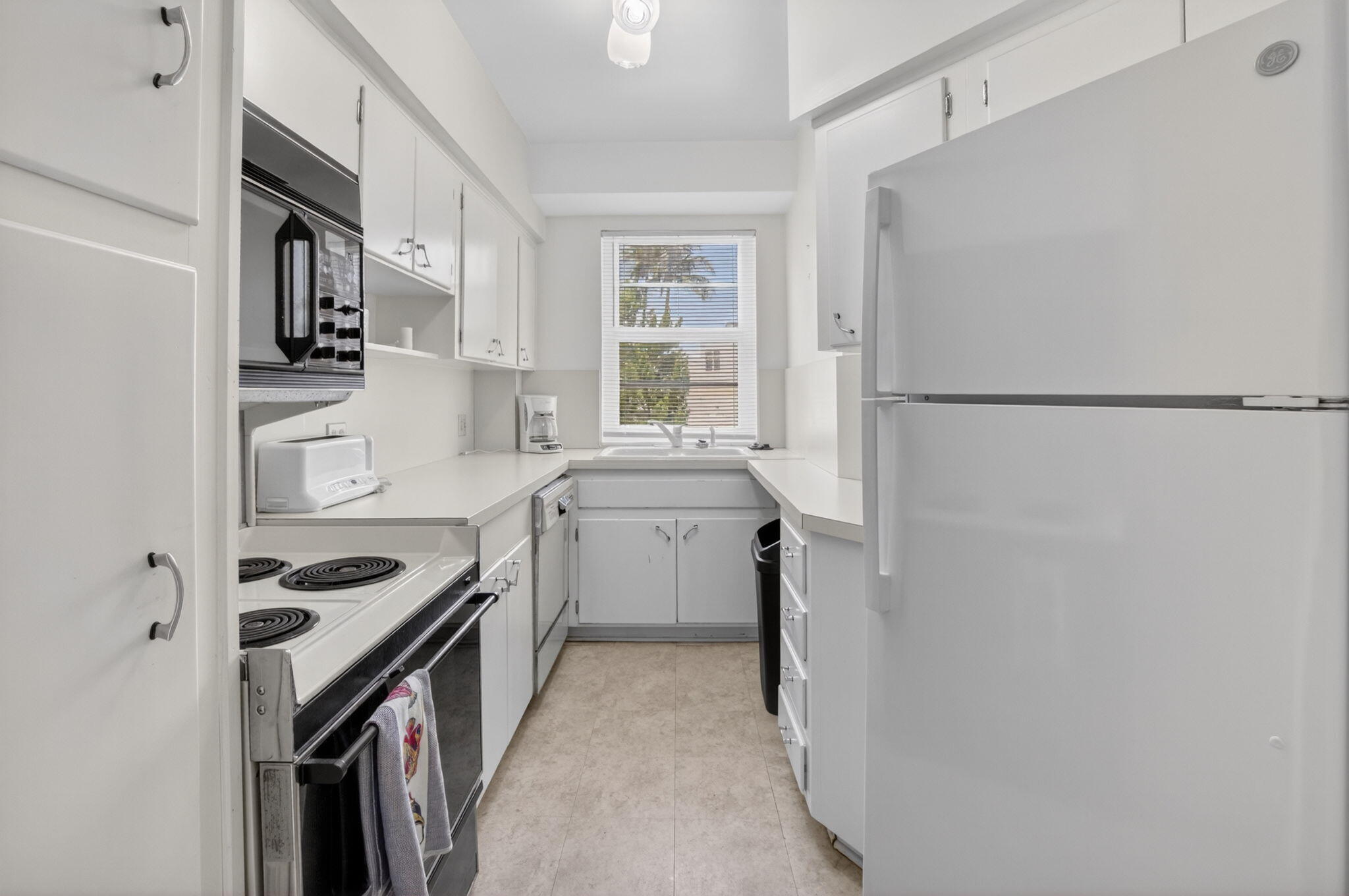 MANOR HOUSE CONDO - Residential