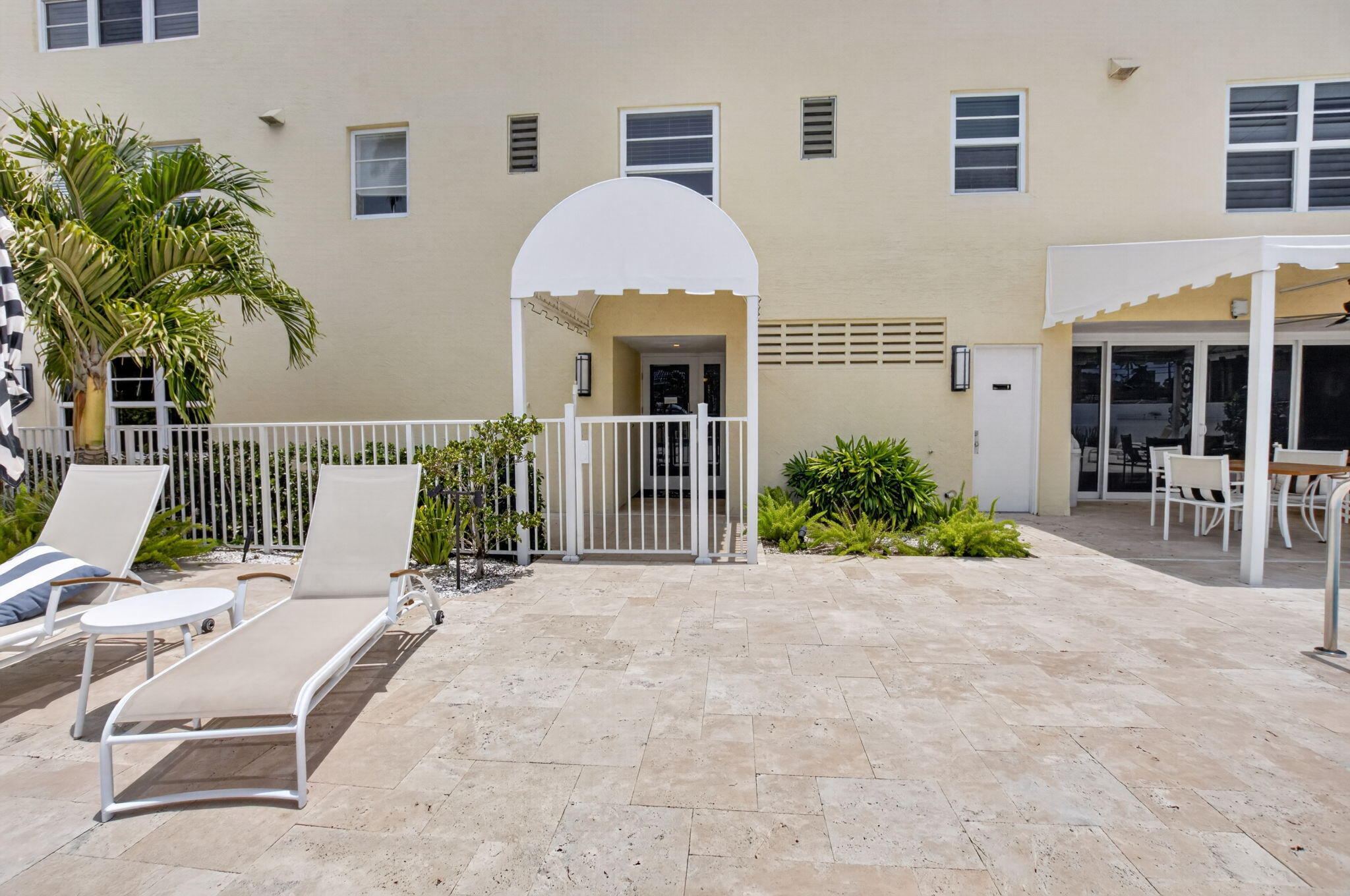 MANOR HOUSE CONDO - Residential