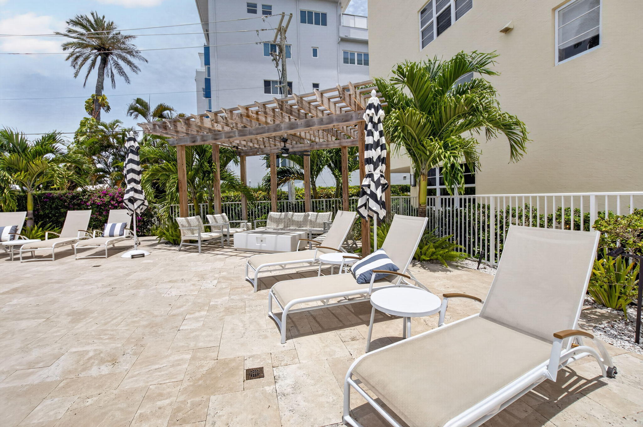 MANOR HOUSE CONDO - Residential