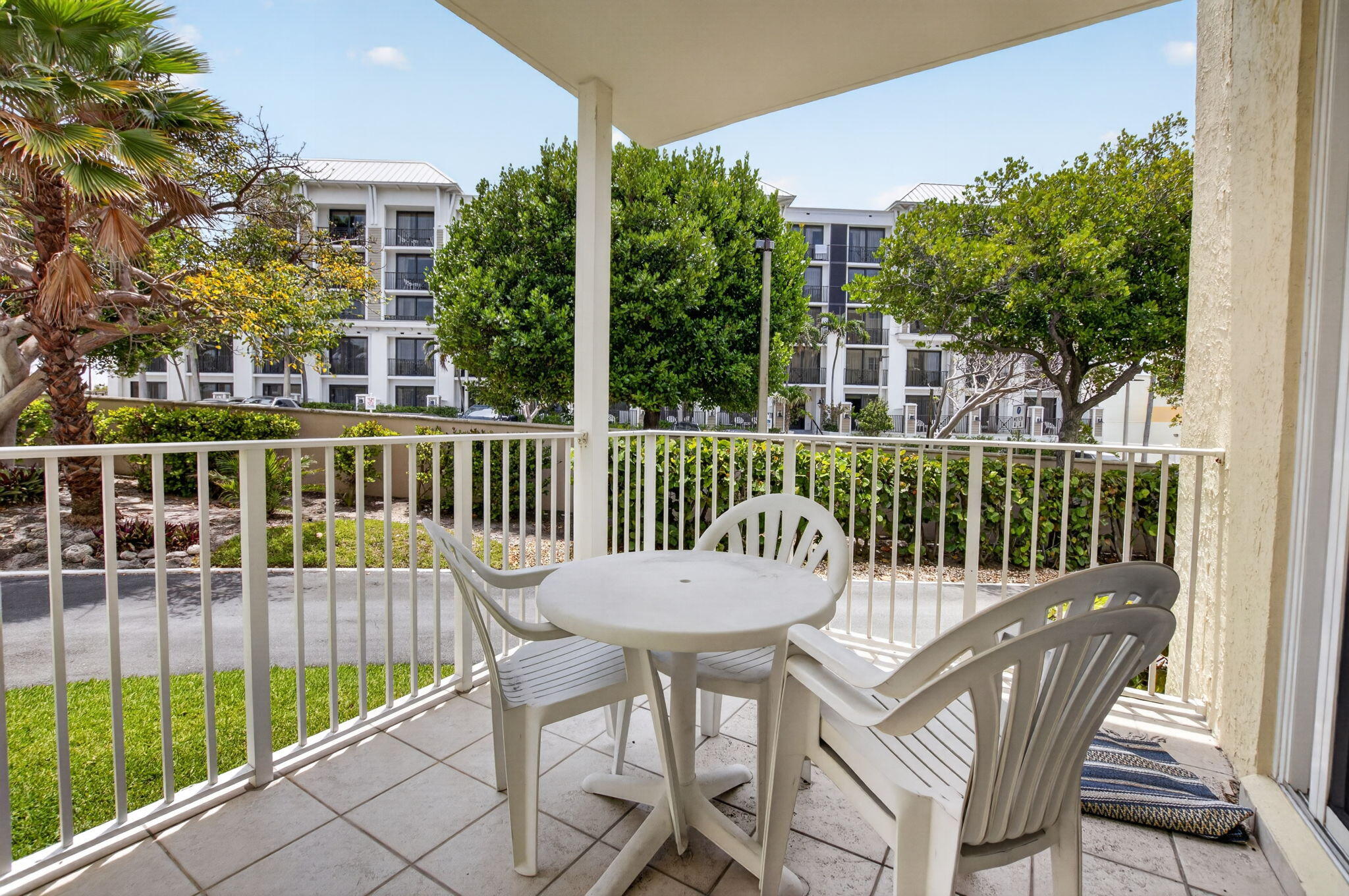 MANOR HOUSE CONDO - Residential