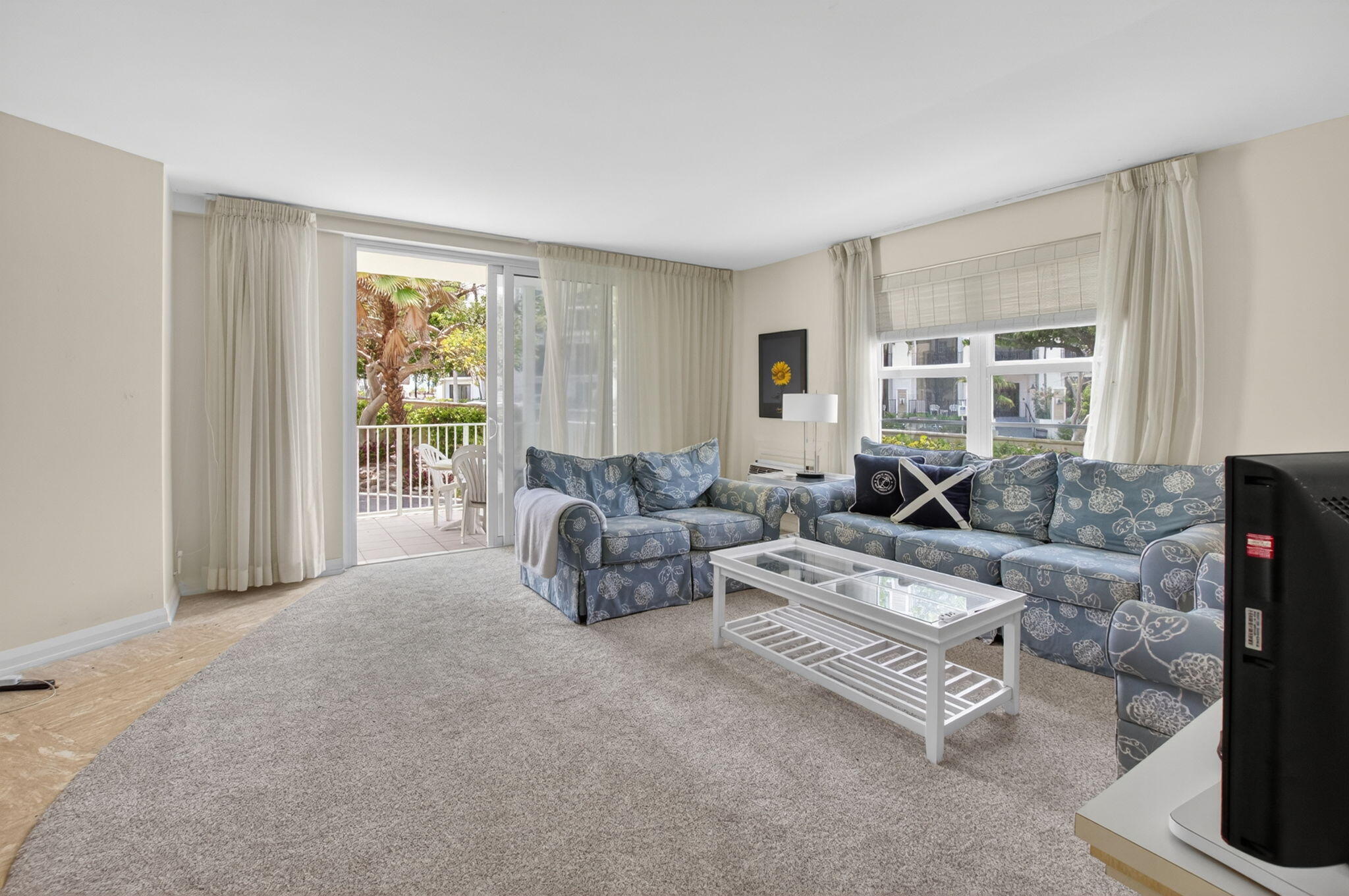MANOR HOUSE CONDO - Residential