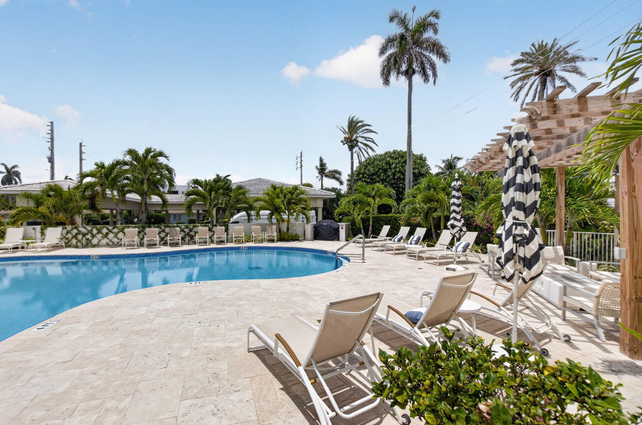 MANOR HOUSE CONDO - Residential