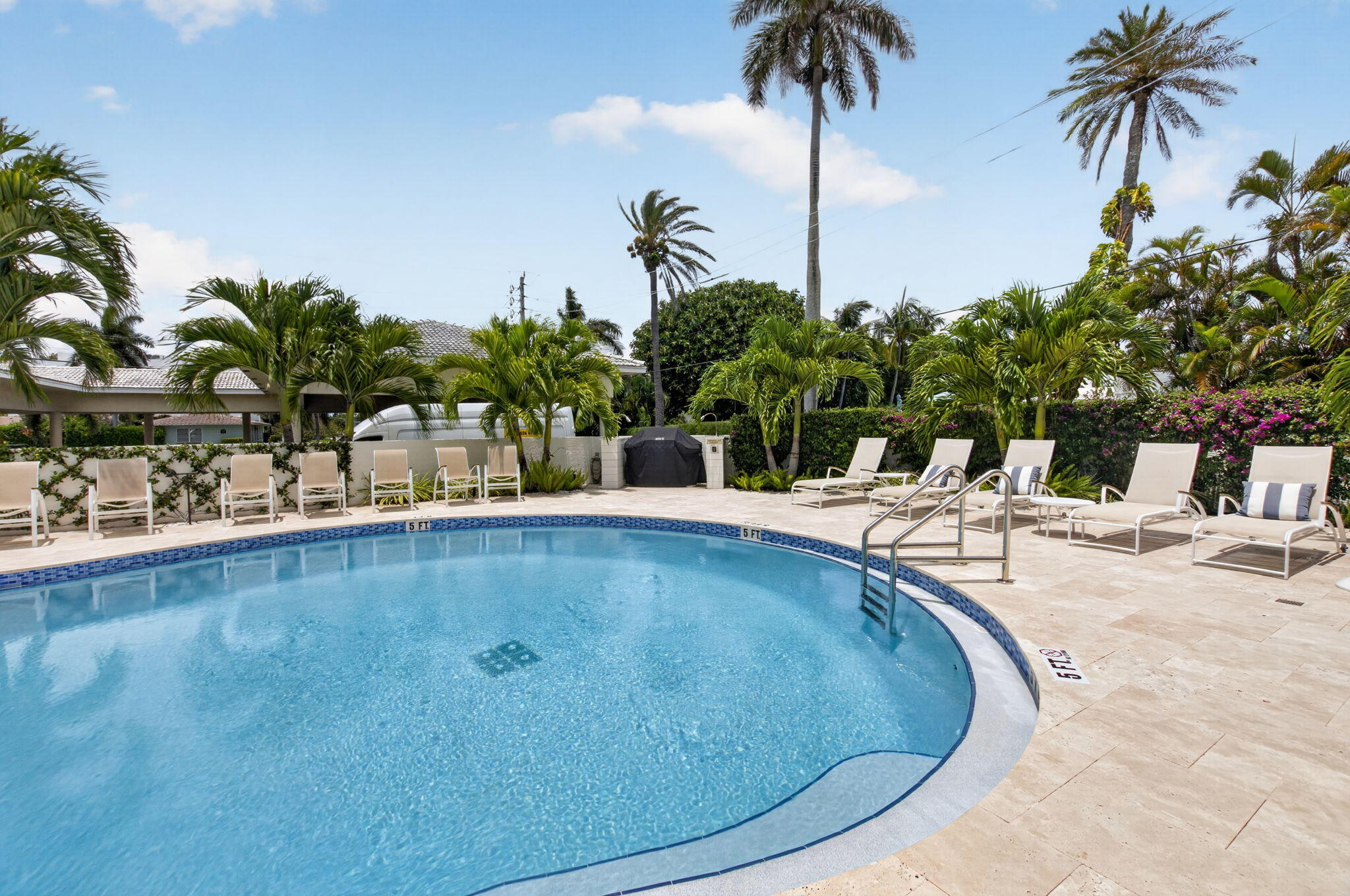 MANOR HOUSE CONDO - Residential