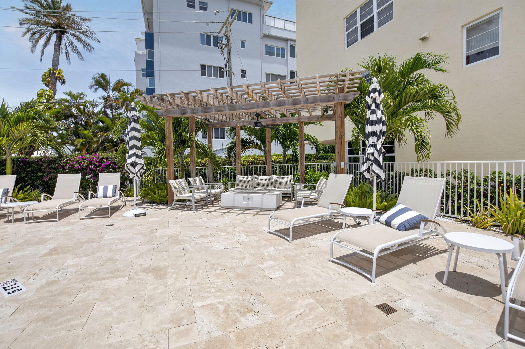MANOR HOUSE CONDO - Residential