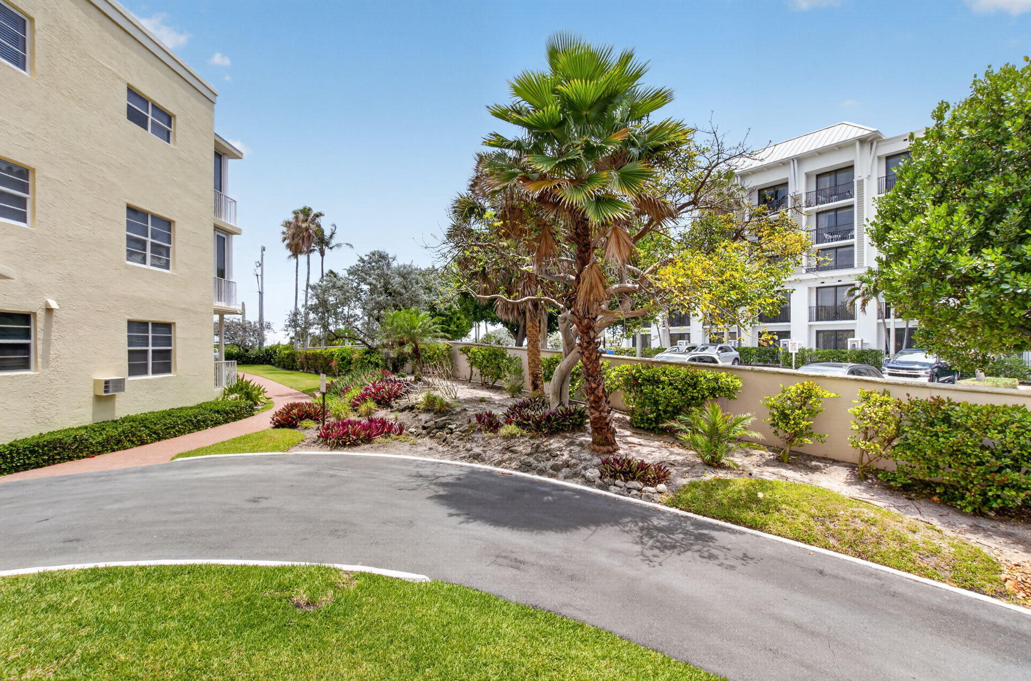MANOR HOUSE CONDO - Residential