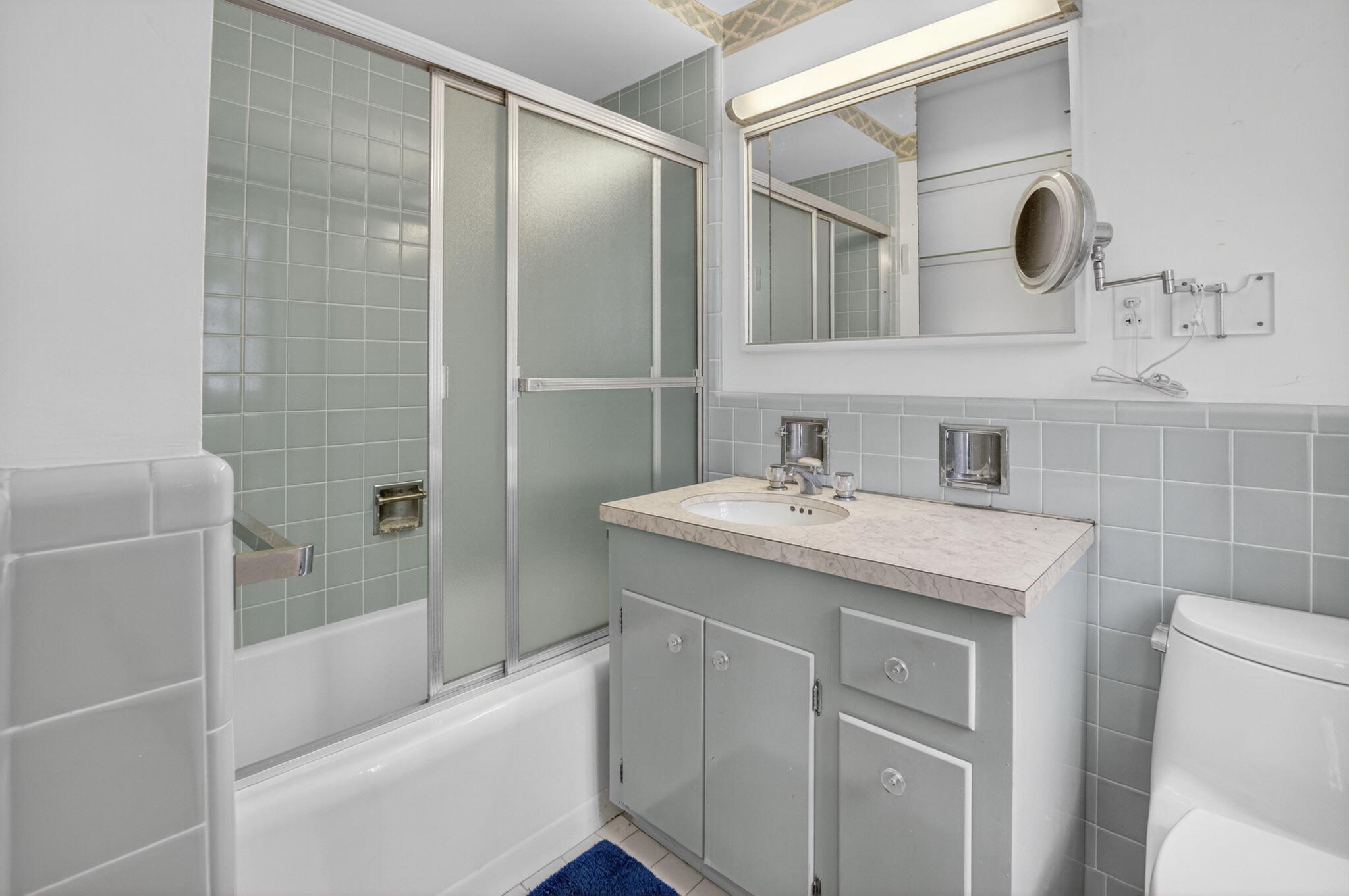 MANOR HOUSE CONDO - Residential
