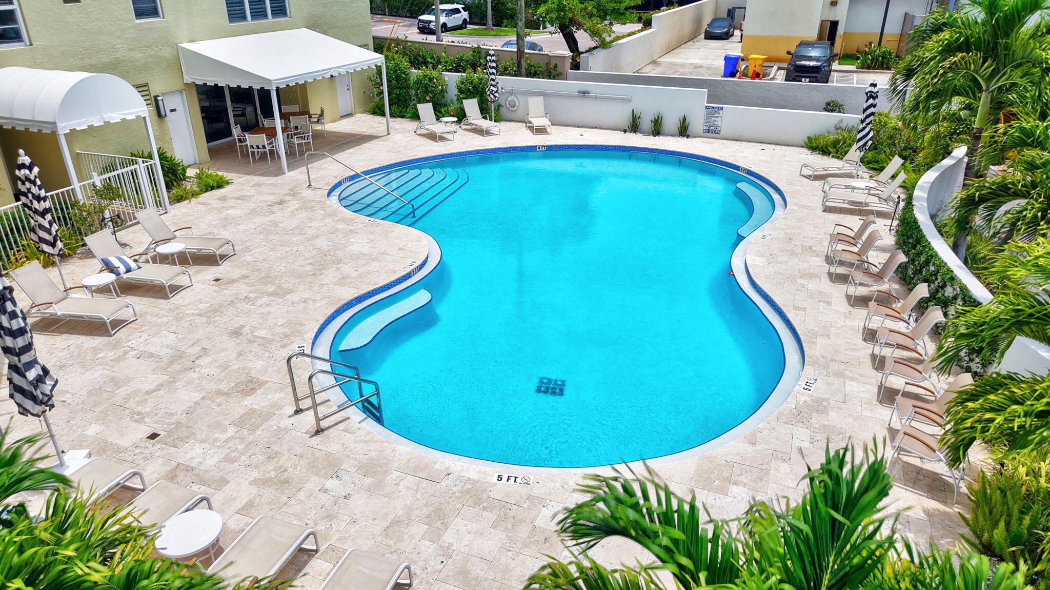 MANOR HOUSE CONDO - Residential