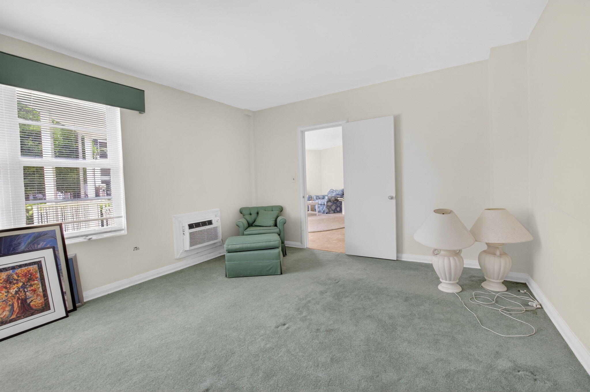 MANOR HOUSE CONDO - Residential