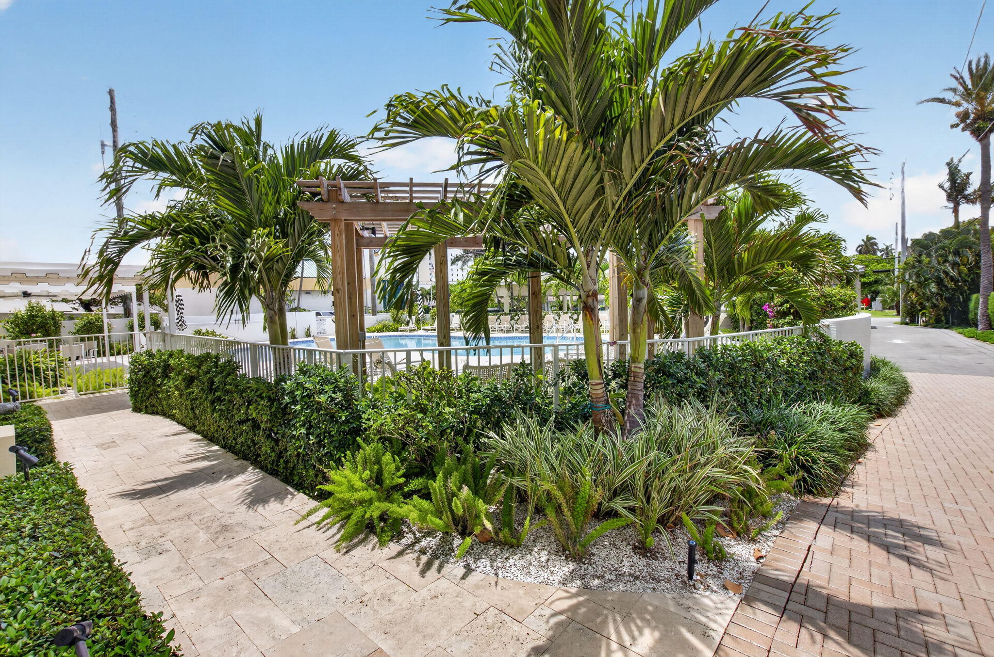 MANOR HOUSE CONDO - Residential
