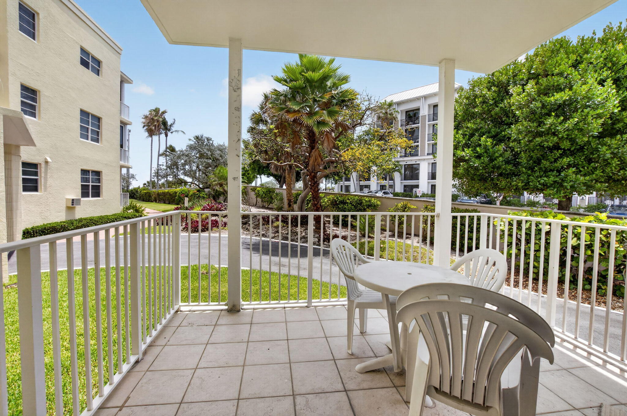 MANOR HOUSE CONDO - Residential